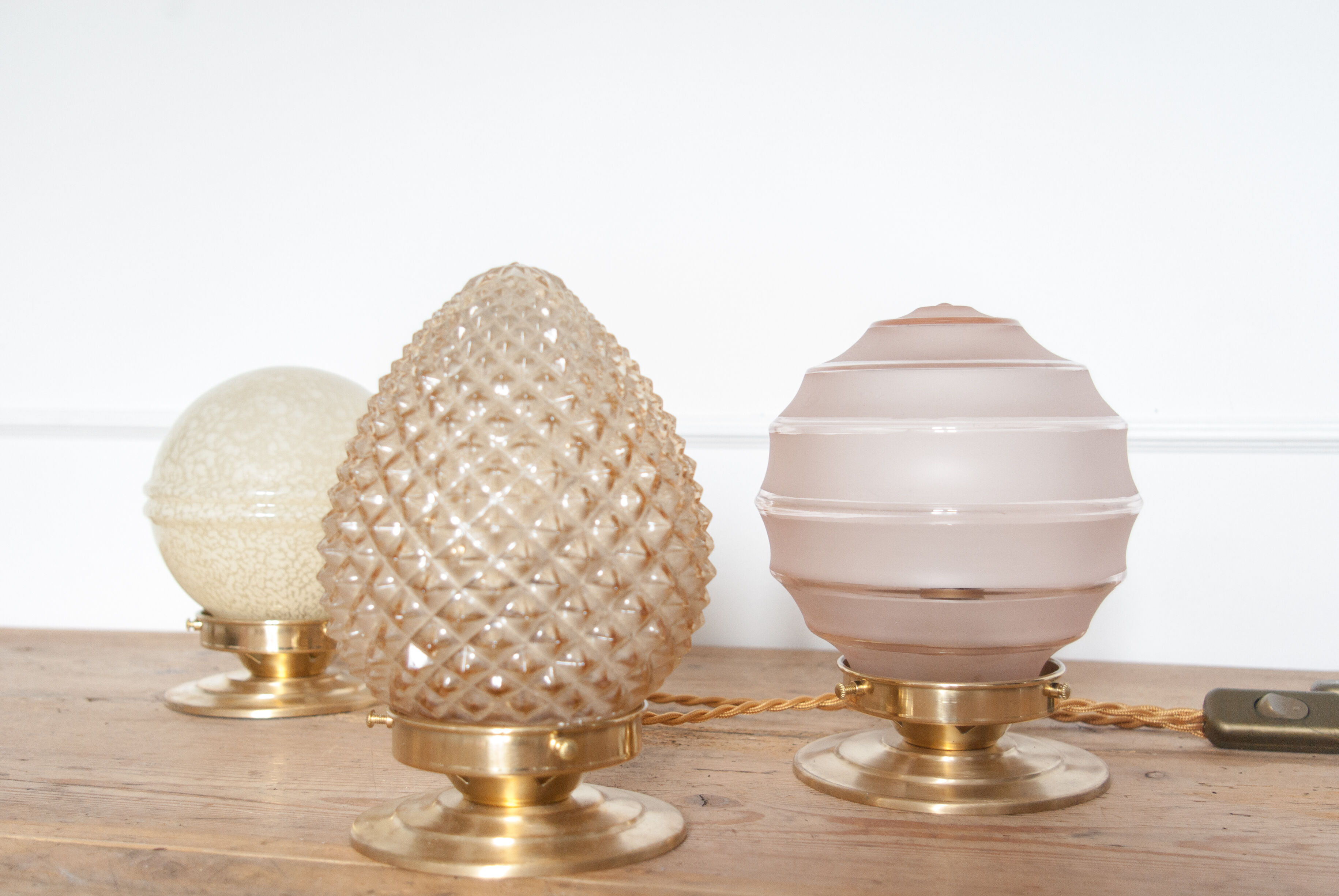 Table lamp - pink antique globe