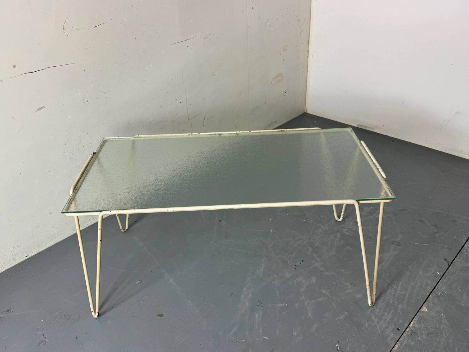 Table basse moderne vintage avec pieds en épingle à cheveux, années 1950