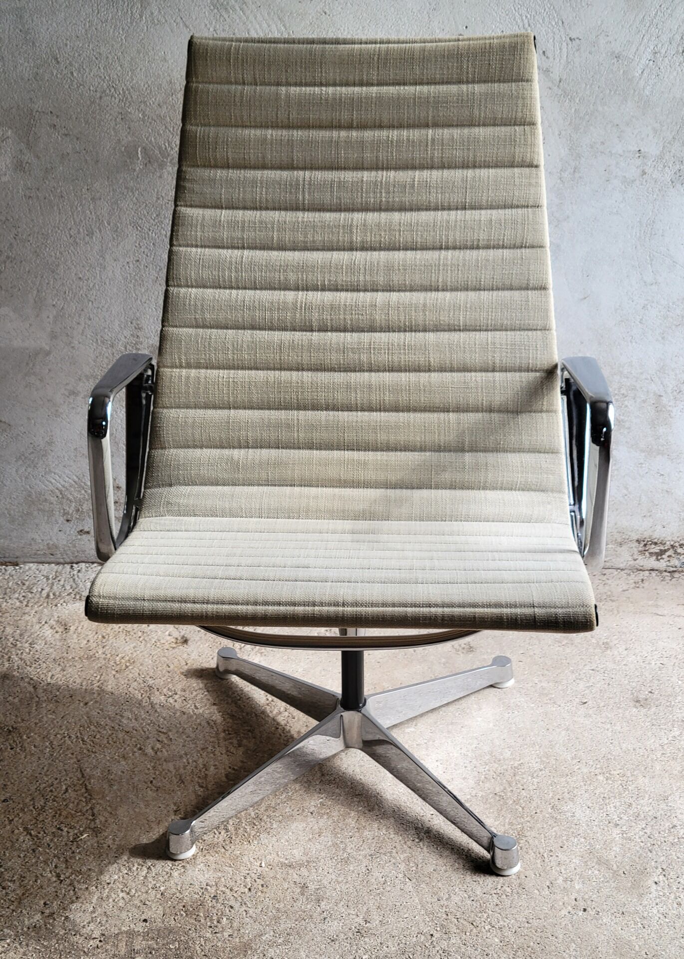 Vintage Eames EA 115 lounge chair for Herman Miller