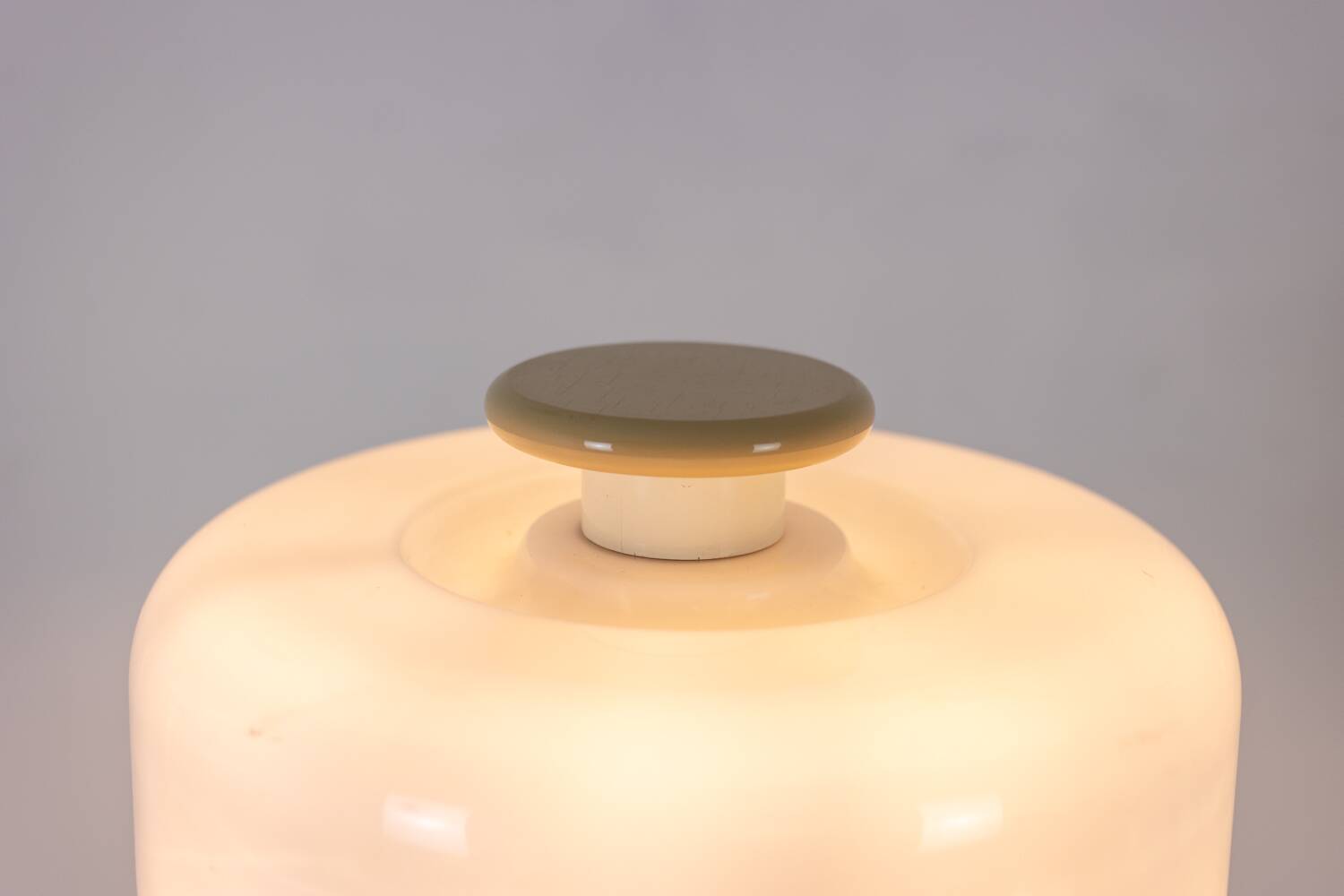 Lampadaire en bois laqué blanc et beige. Années 1980-90