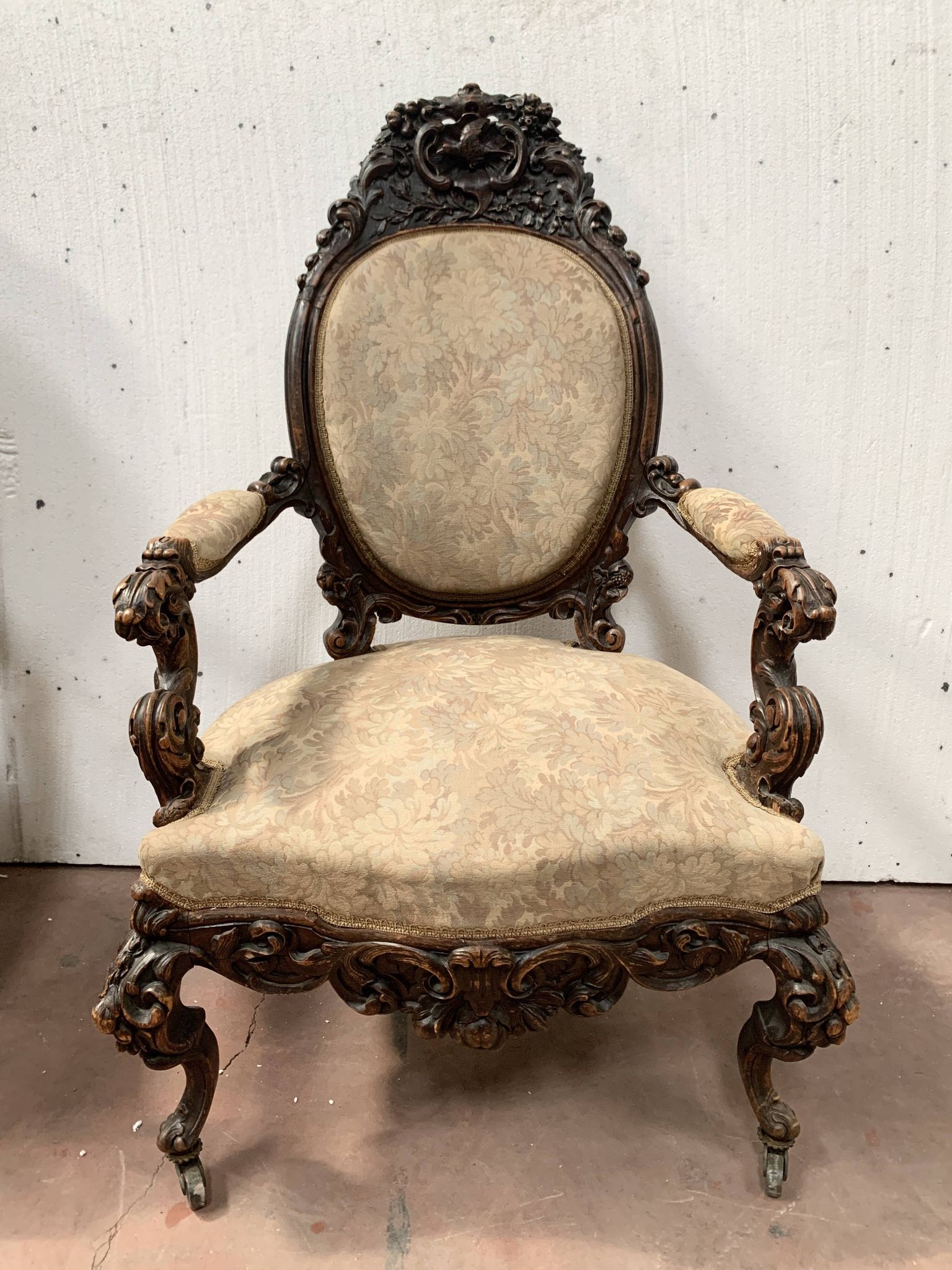 Fauteuil d'apparat richement sculpté Napoléon III