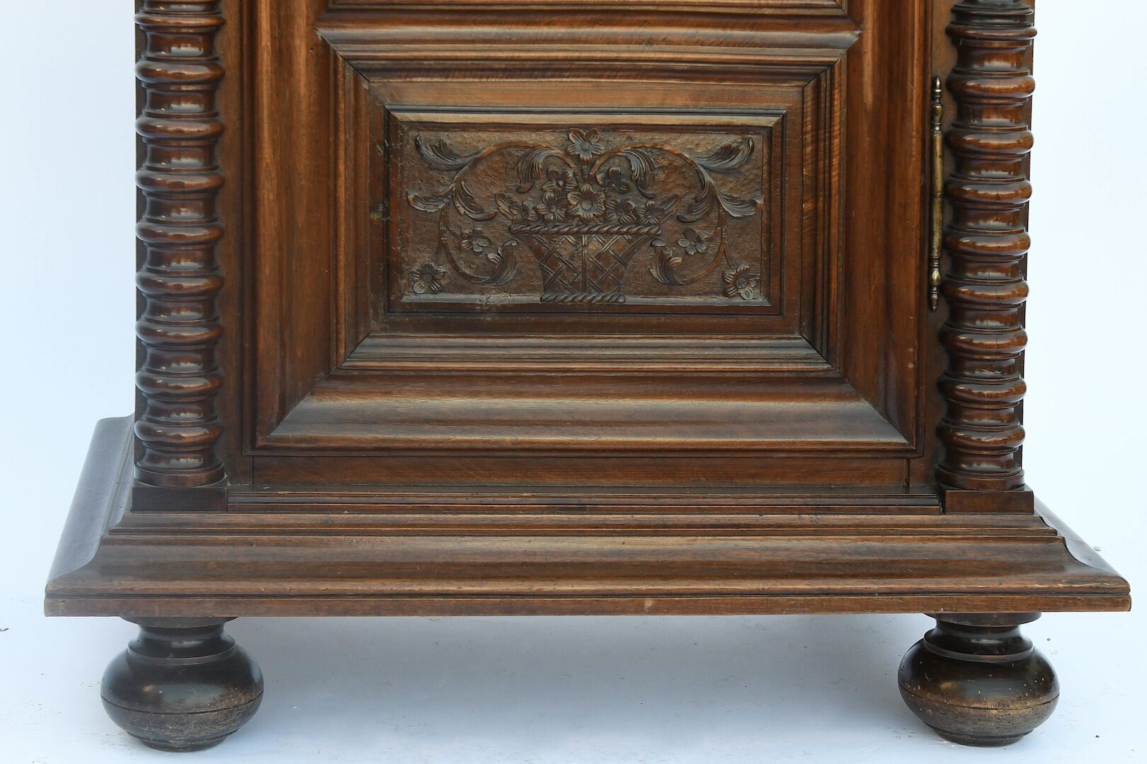 Renaissance-style showcase