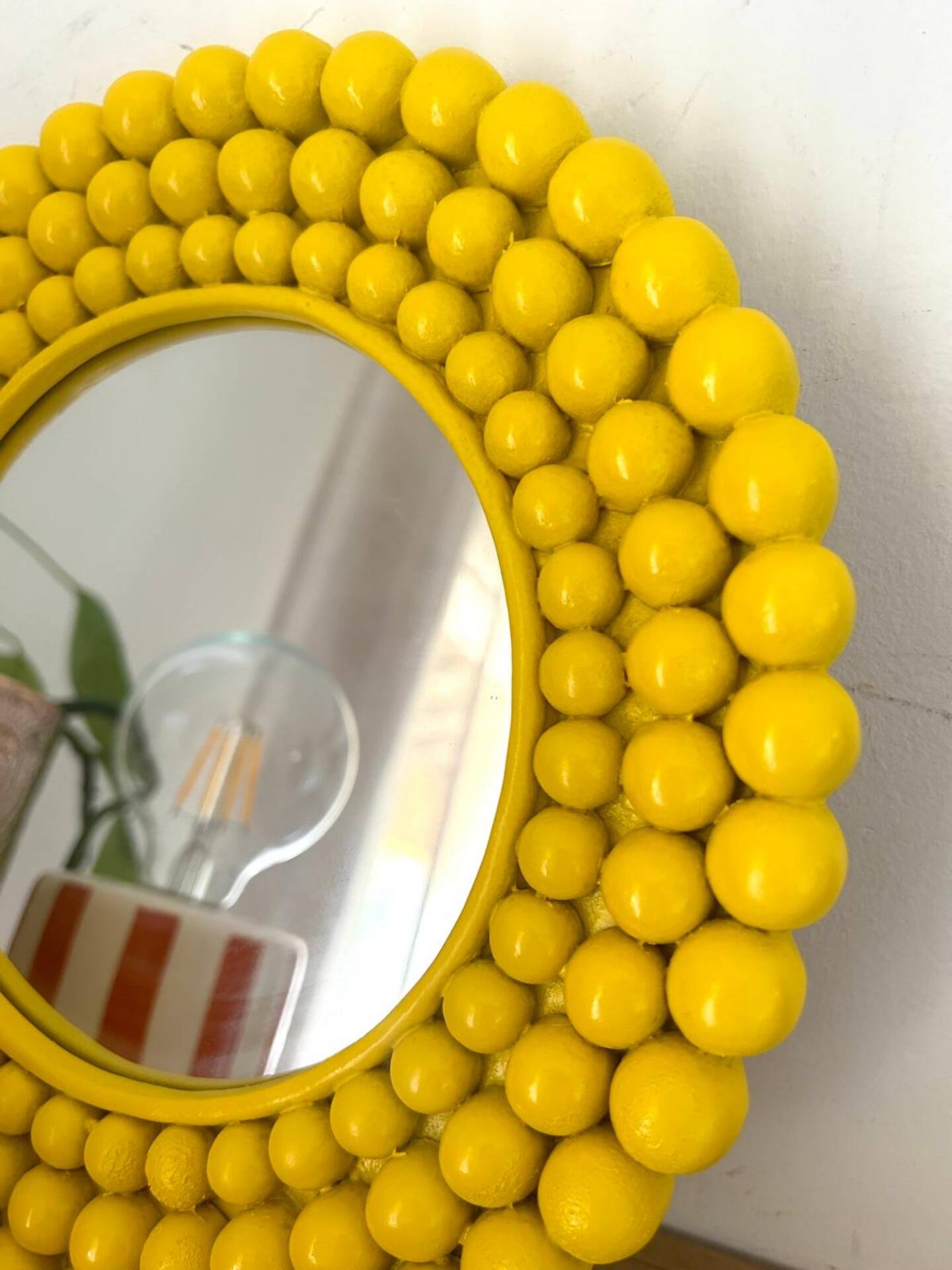 Miroir décoratif jaune pop