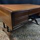 Grand bureau anglais en acajou de style Regency
