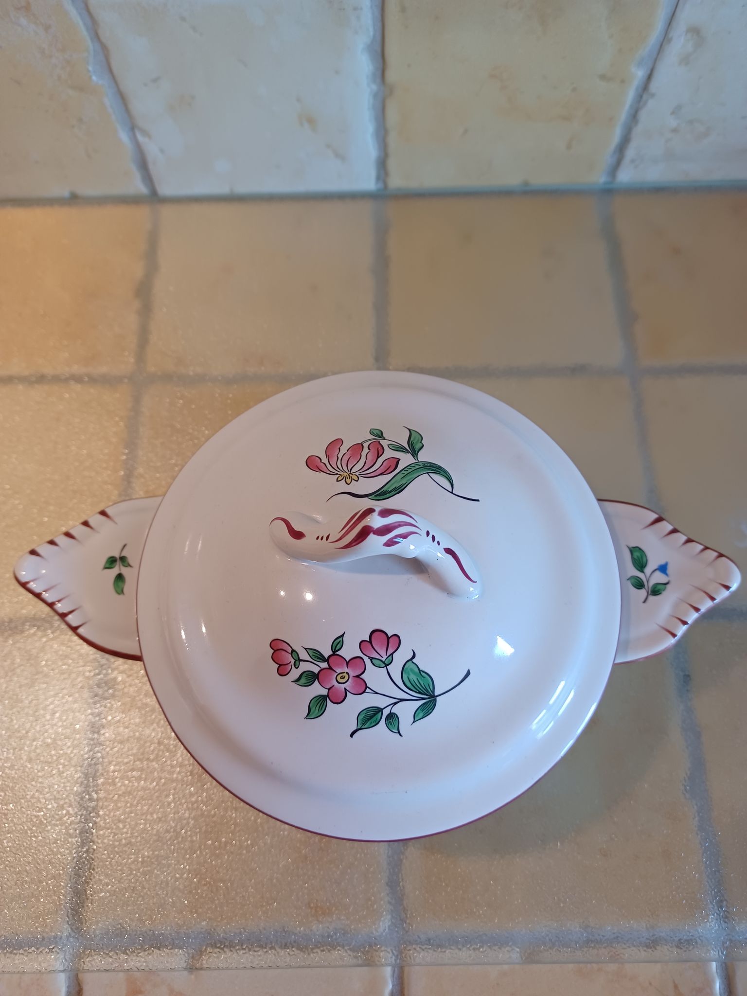 Bonbonniere en faience de st-clement