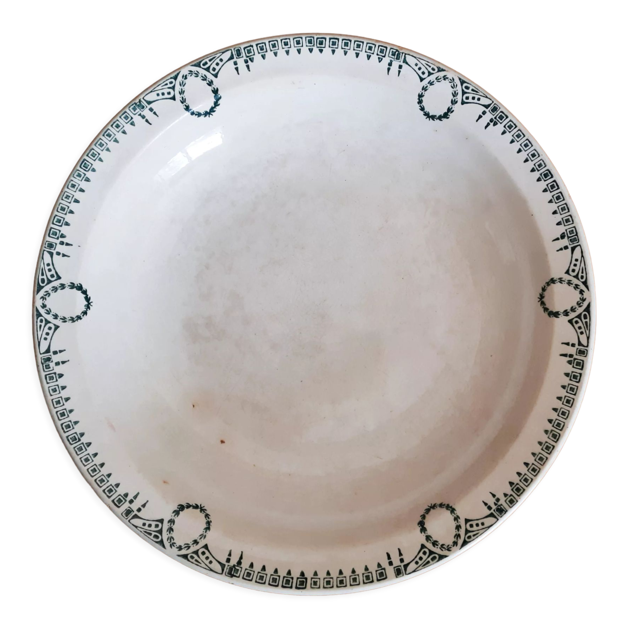 Hollow round faience dish Saint Amand