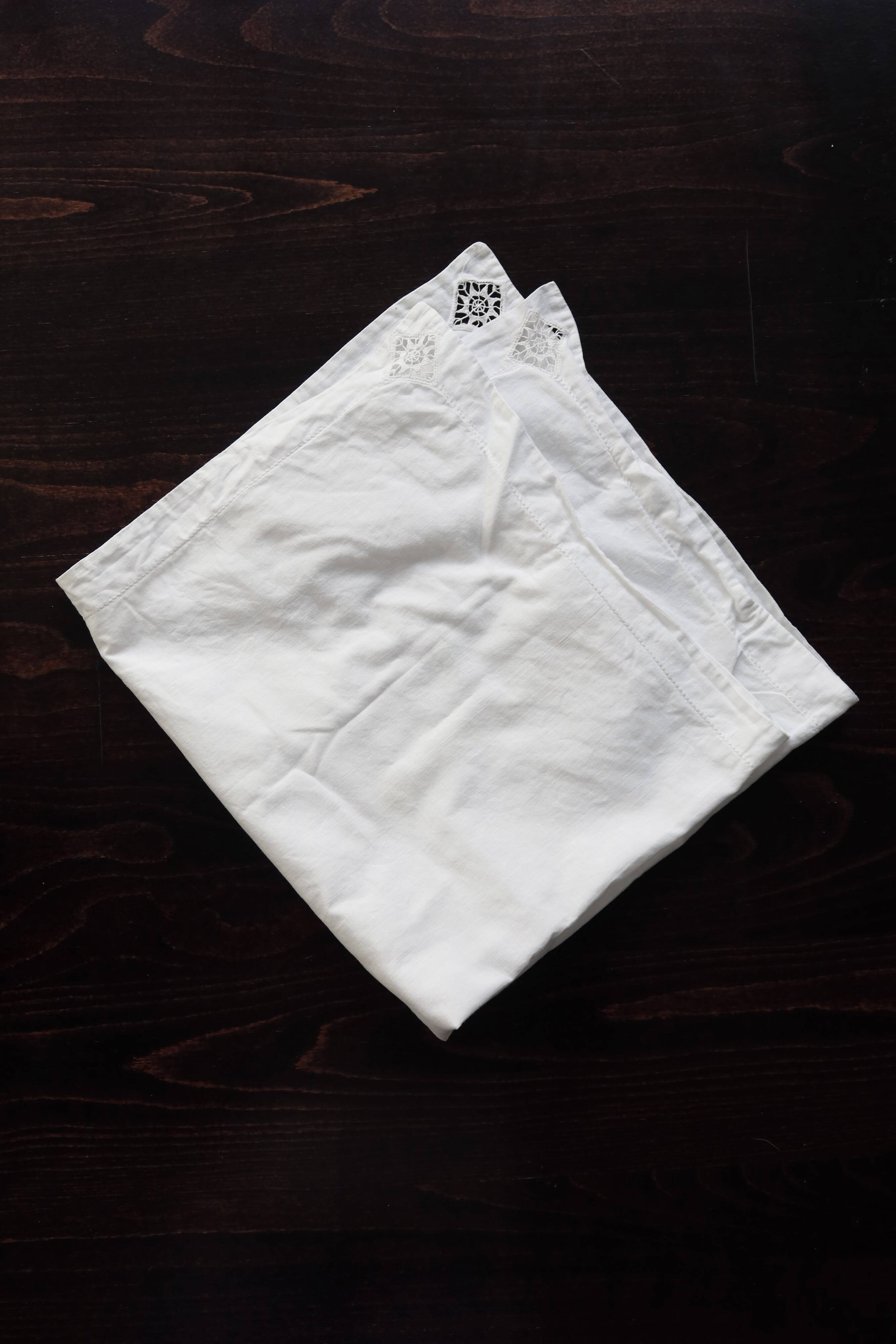 Vintage white cotton pillowcase - Embroidery