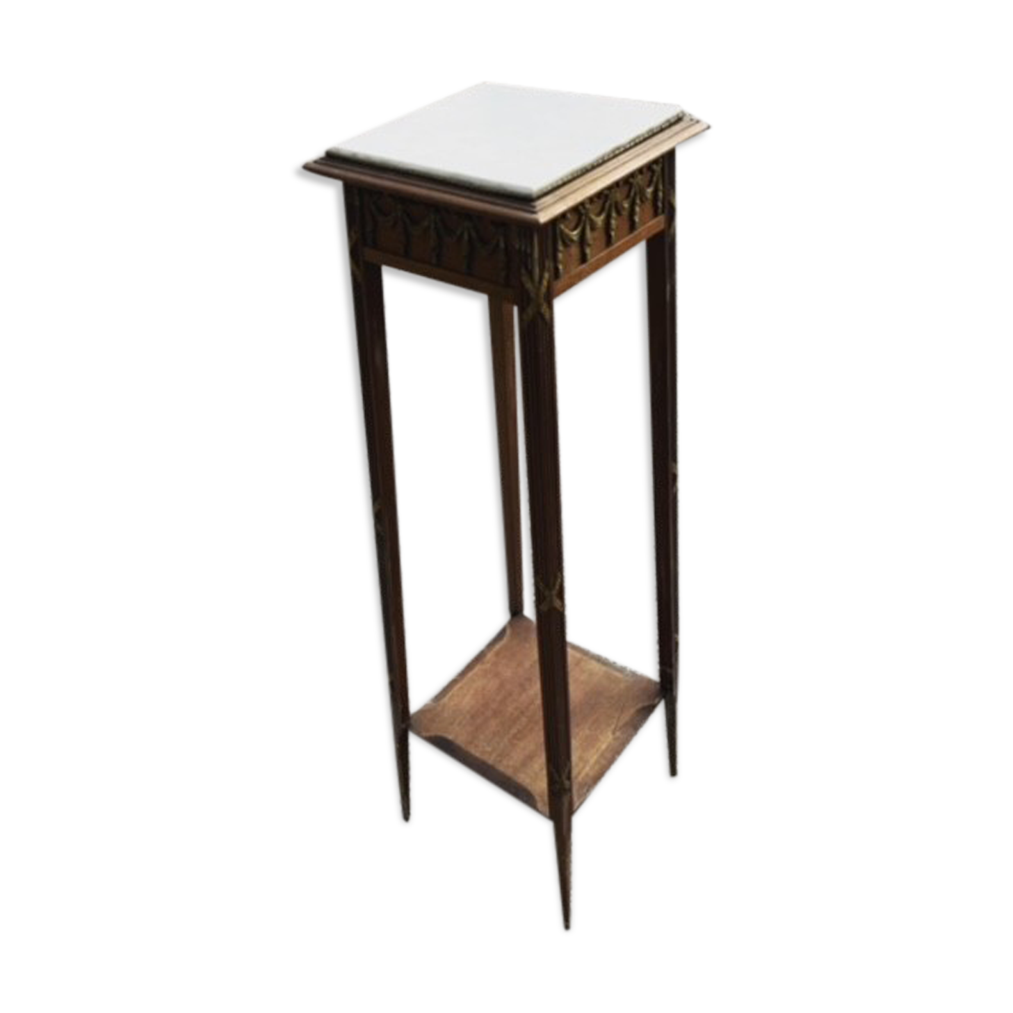 Pedestal table with white marbe top and brass decoration
