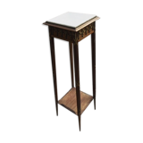 Pedestal table with white marbe top and brass decoration