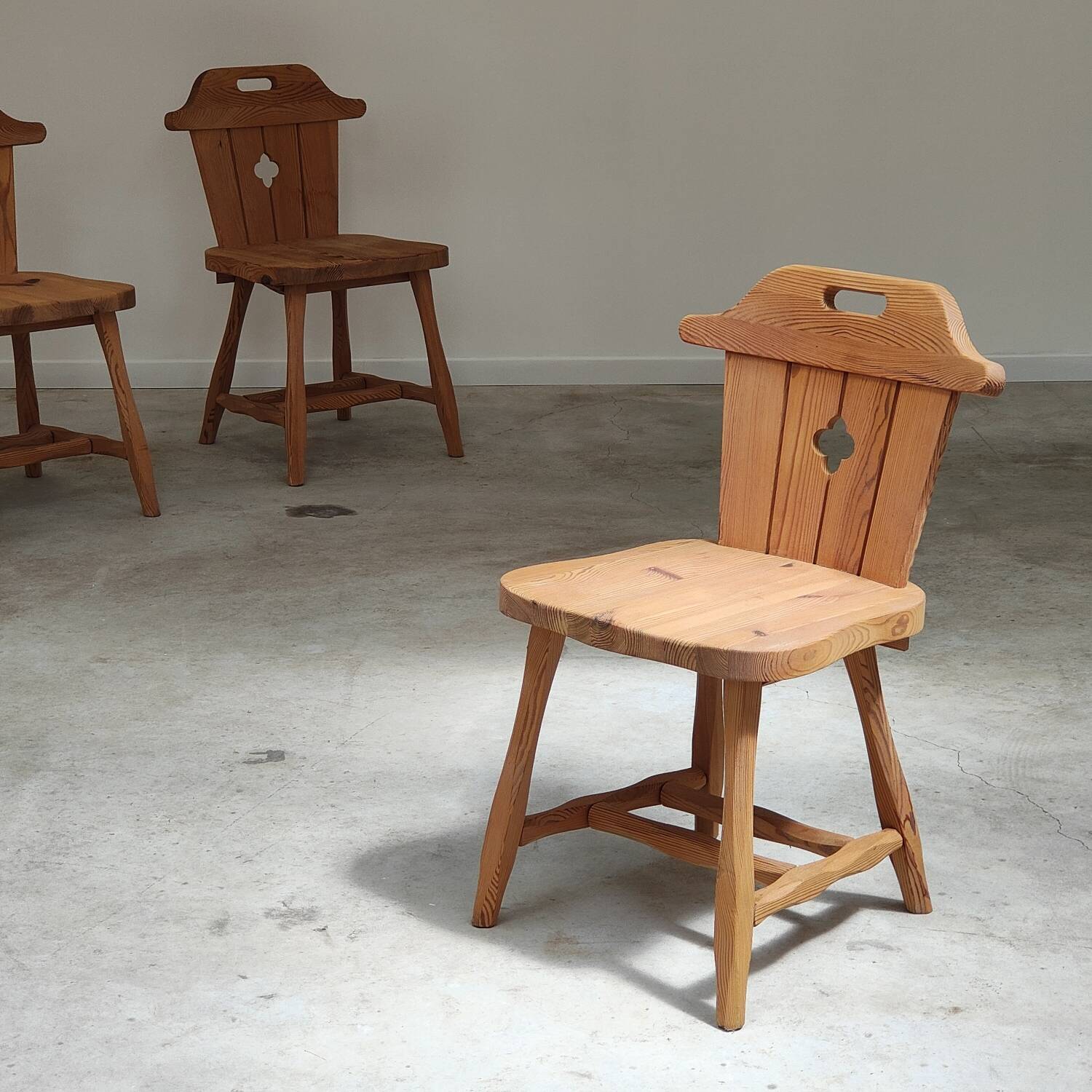 Set of 4 Vintage Tyrolean Dining Room Chairs in Pine, 1970s.