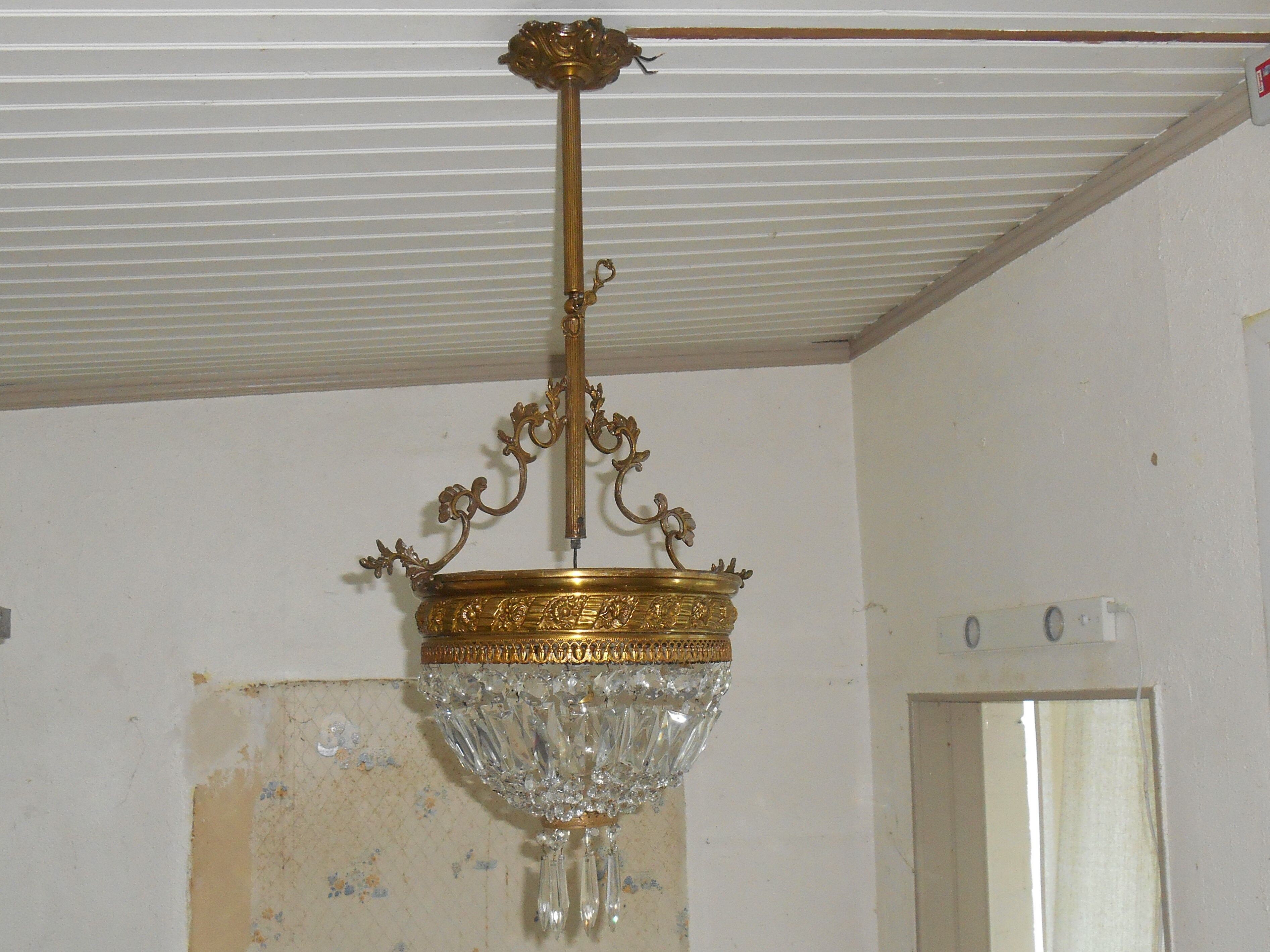 Chandelier-suspension grapevines, old gas spout