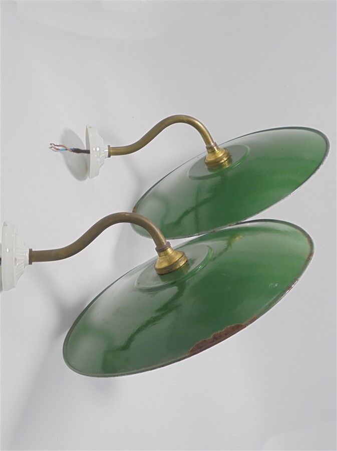 Duo of enamelled sheet metal wall lamps