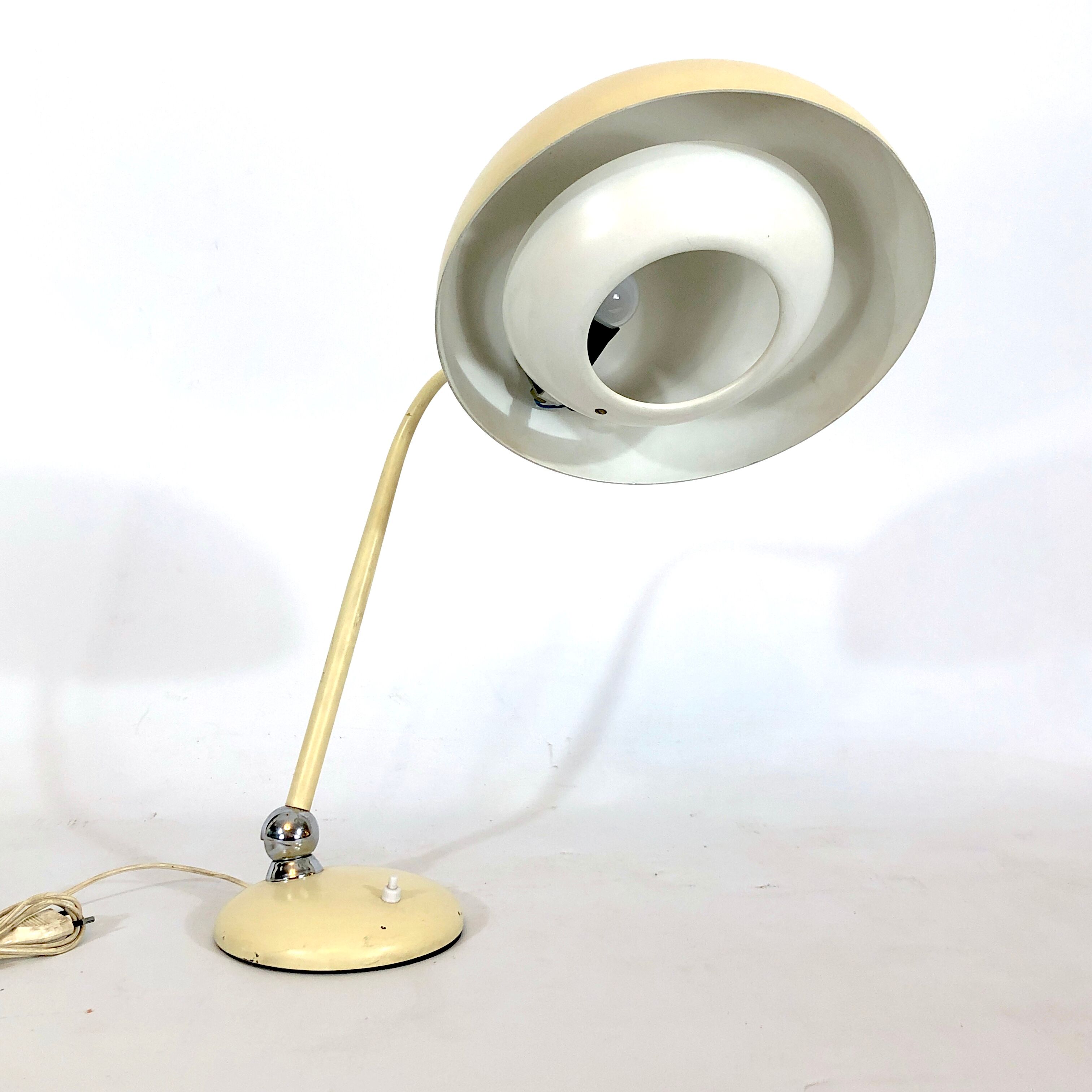 Mid-century lacquer and chrome articulated desk lamp Stilnovo
