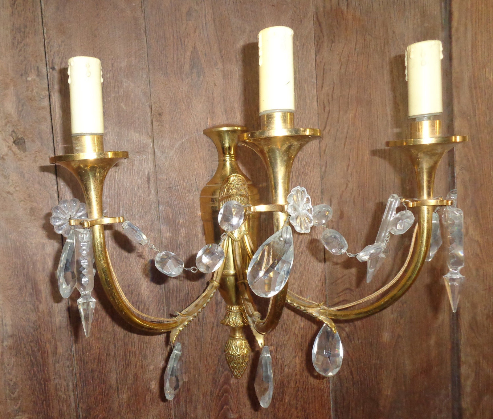 Ancient wall lamp in gilded brass with stamps