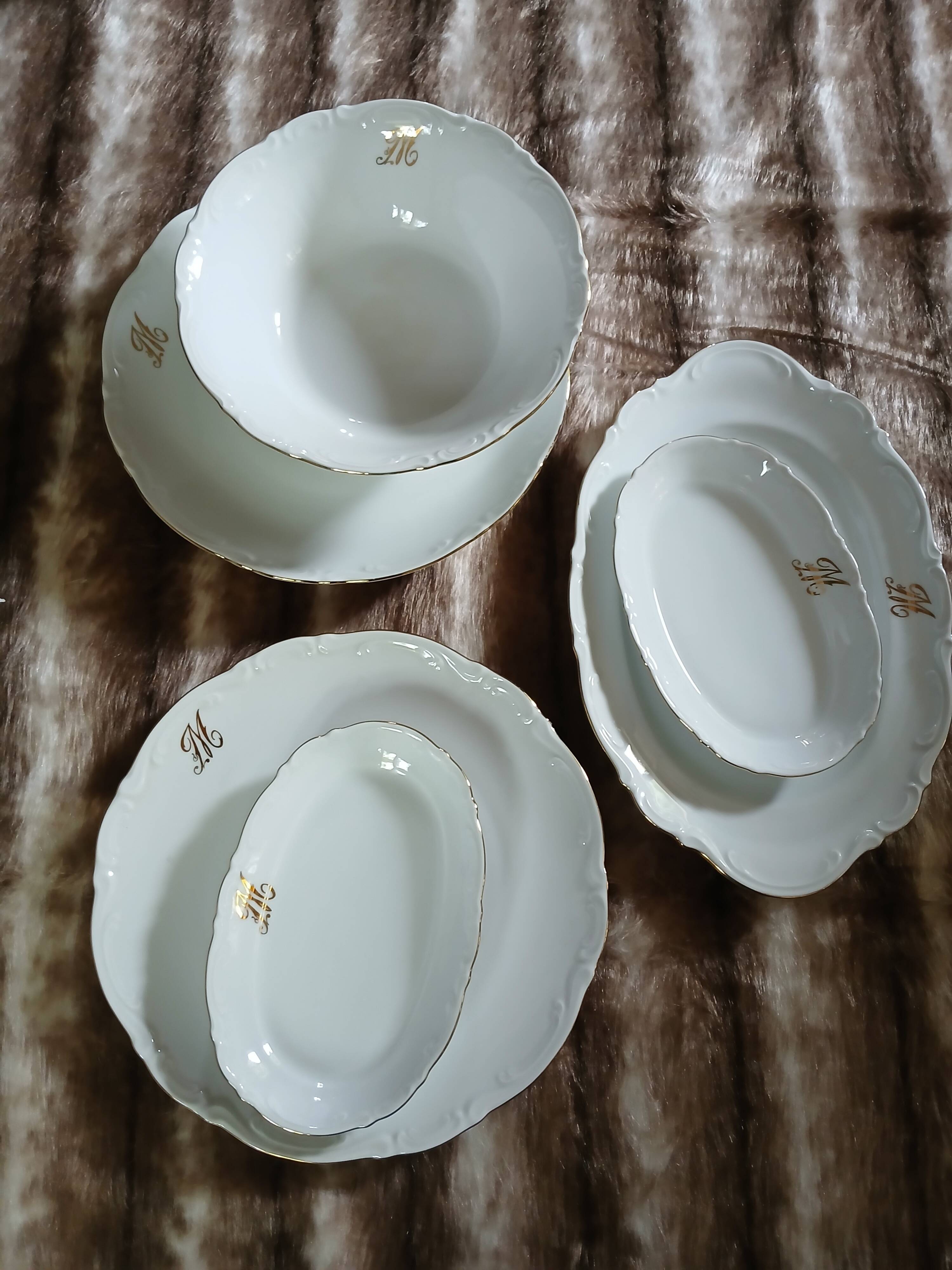 Ensemble 6 plats en porcelaine blanche
