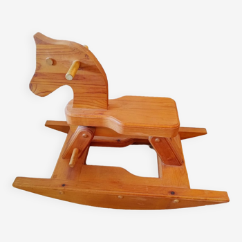 Cheval à bascule en bois