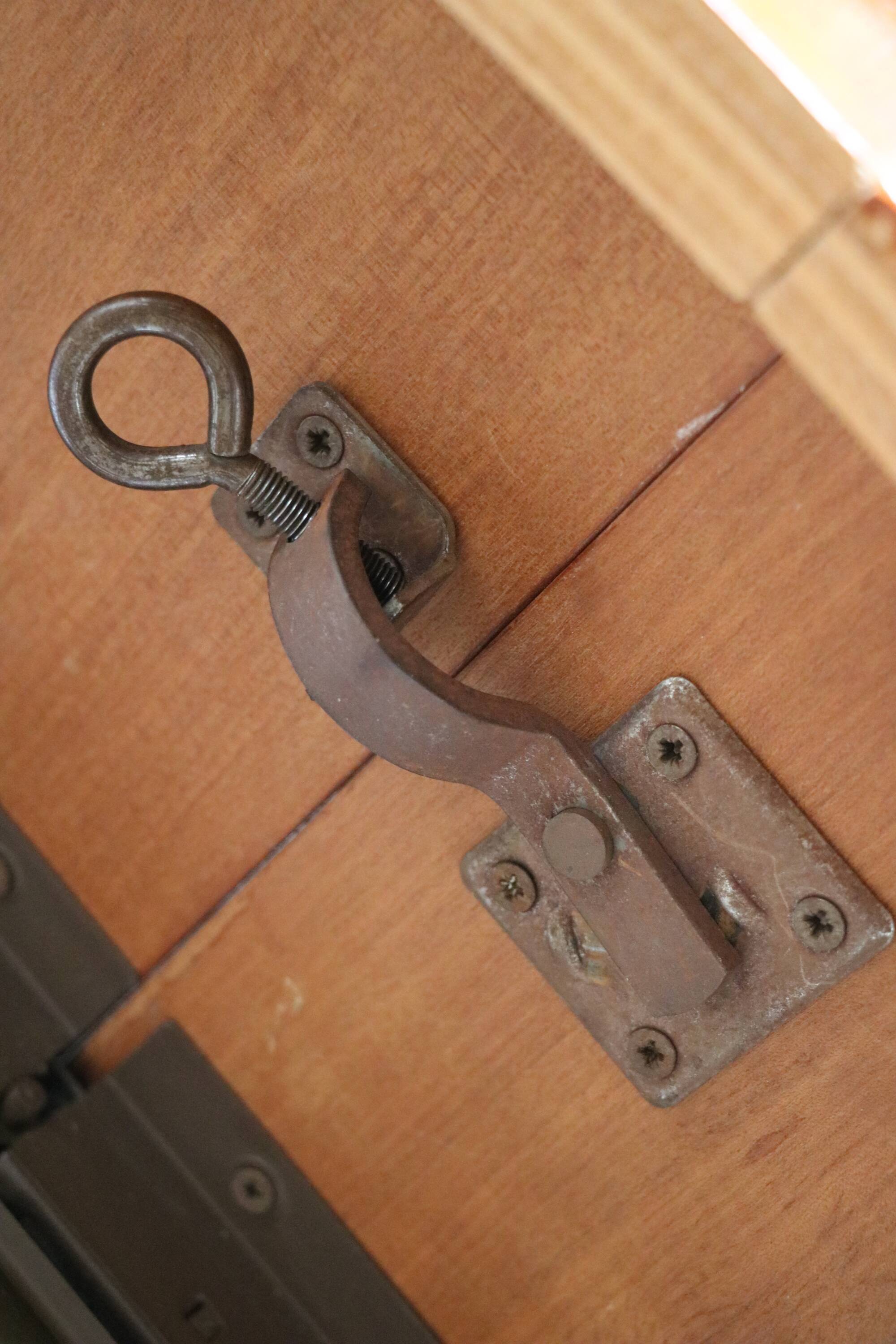 Extendable round table butterfly system 1970