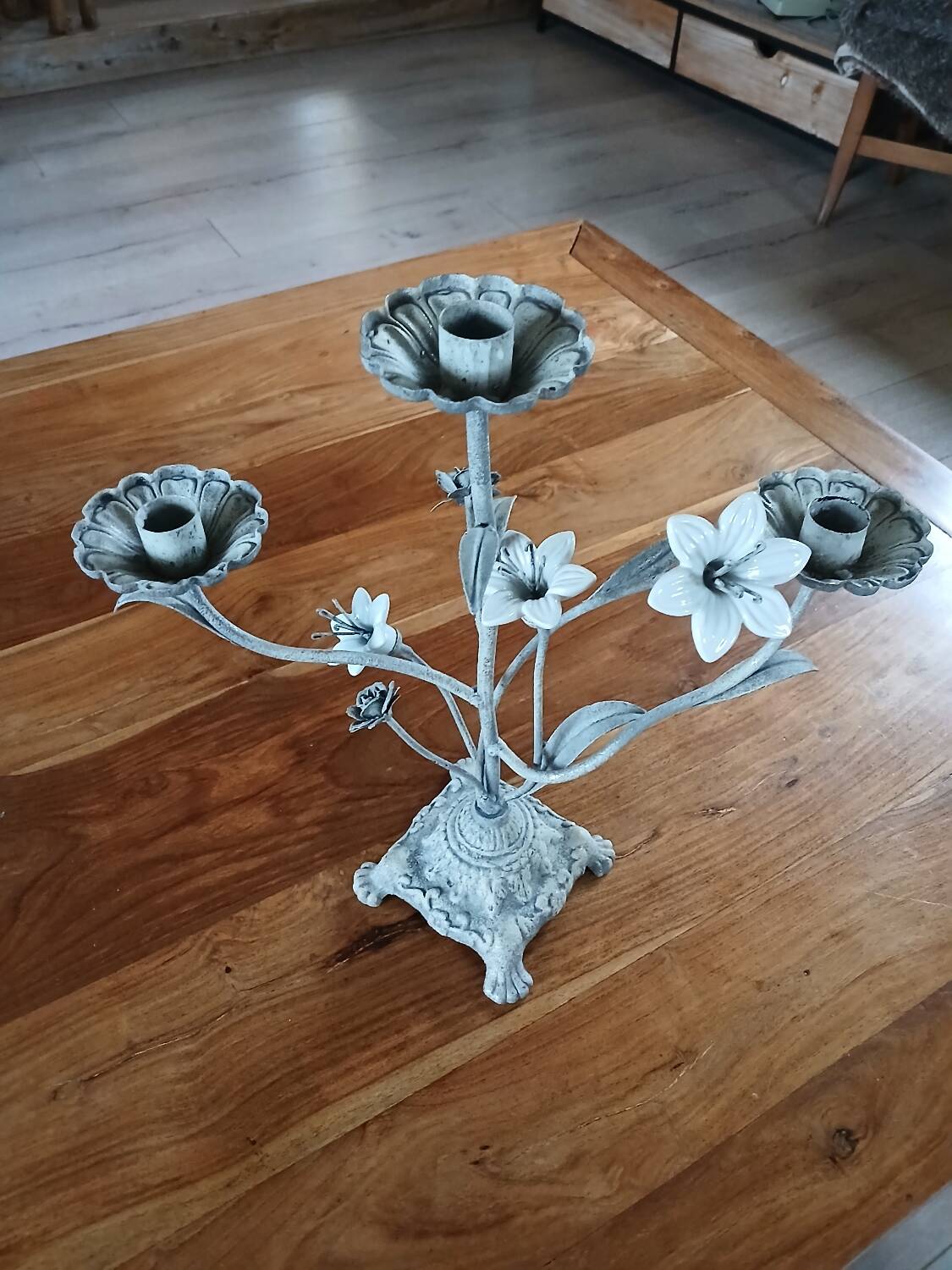 Antique chandelier in cast iron/metal and porcelain