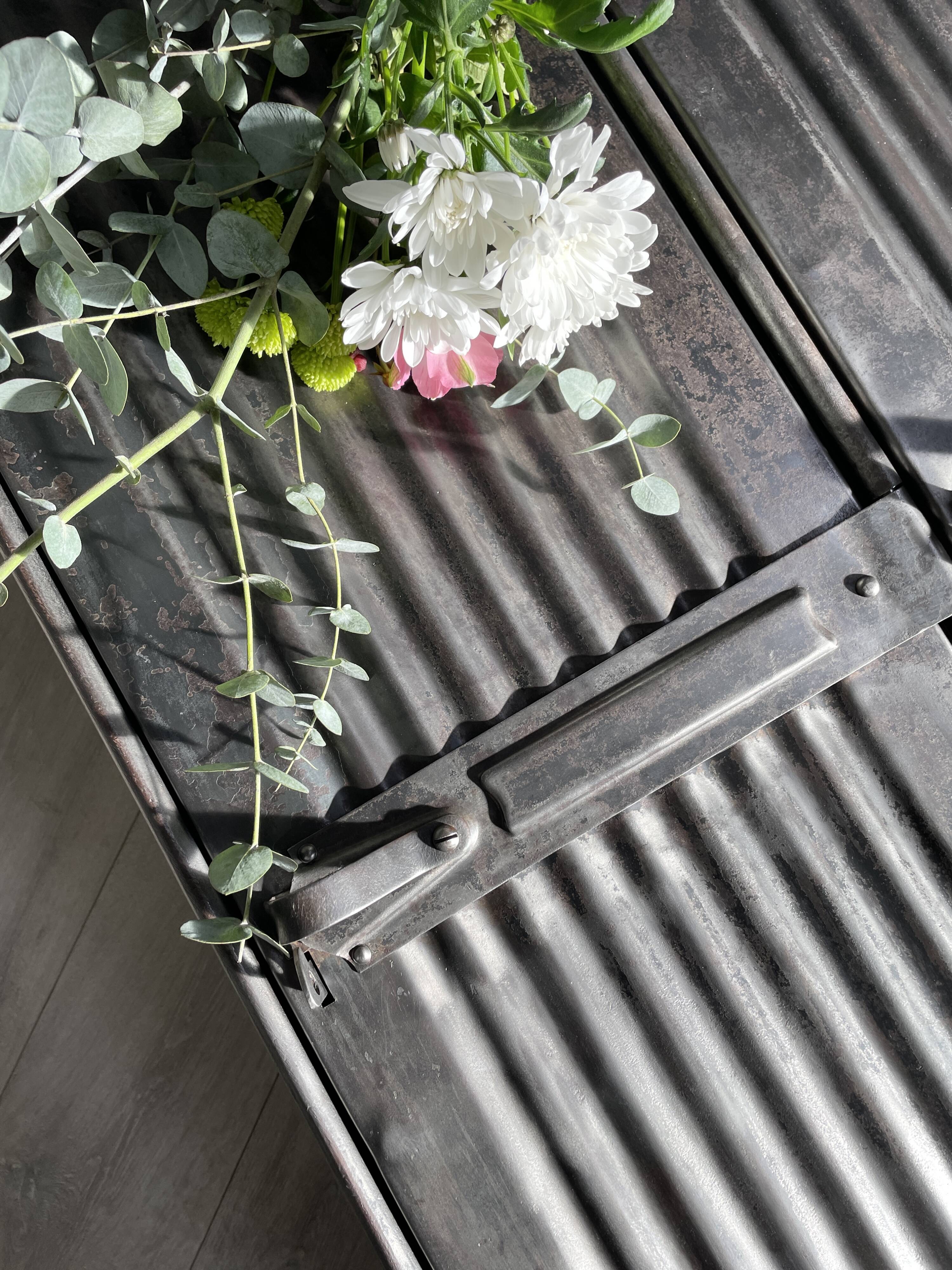 Strafor double-door corrugated iron cloakroom, circa 1920.