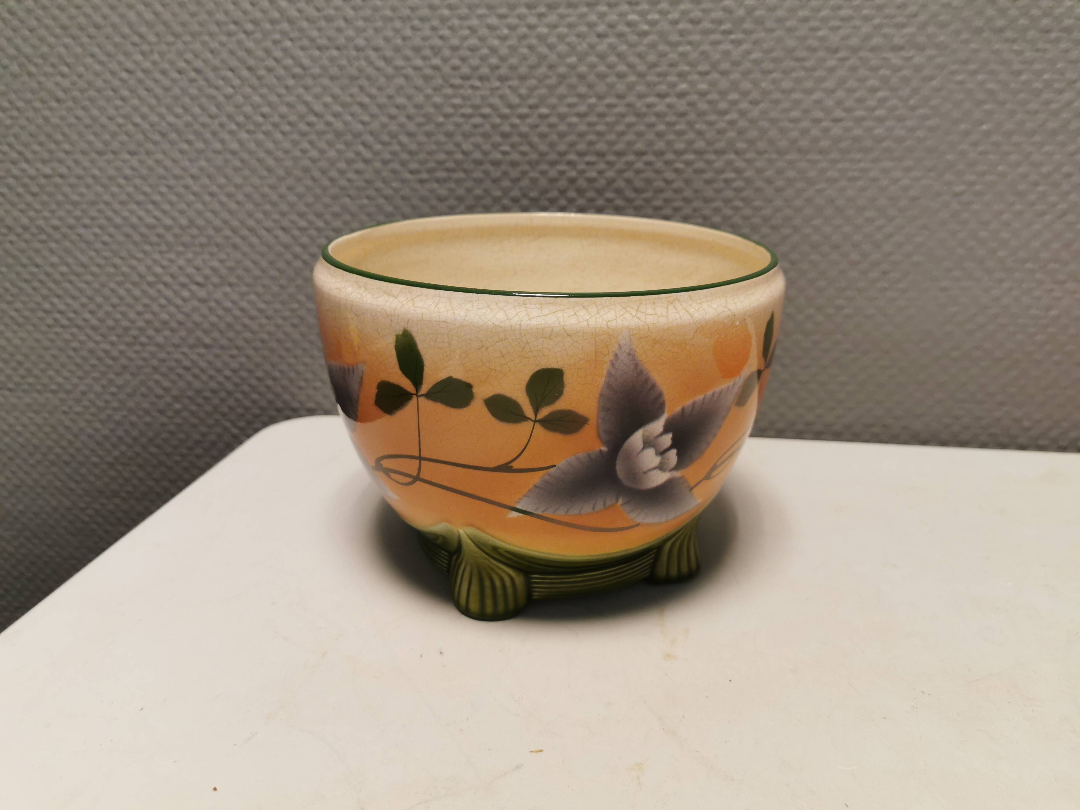 Fantastic flower pot from German Villeroy & Boch 1874-1909.