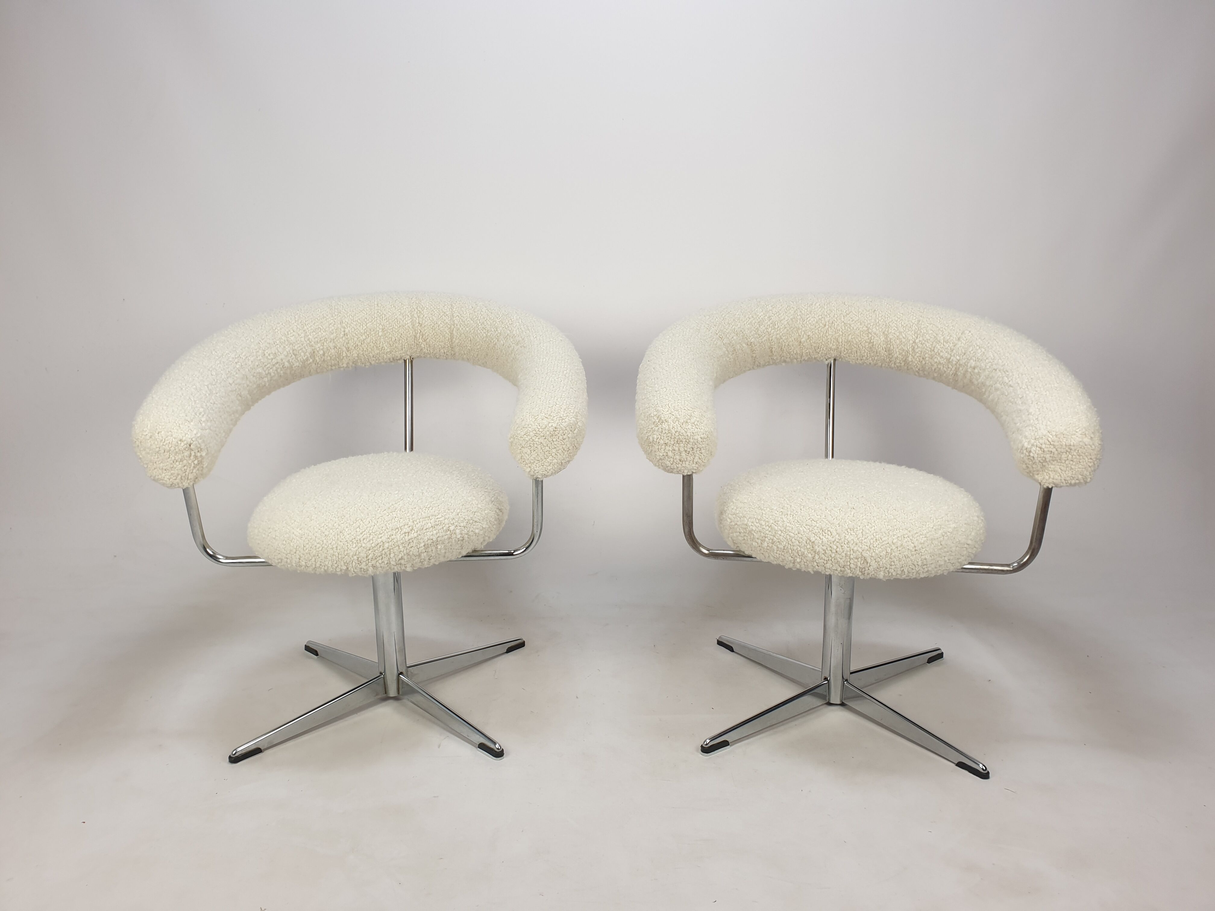 Ensemble de 2 fauteuils ronds, années 1970