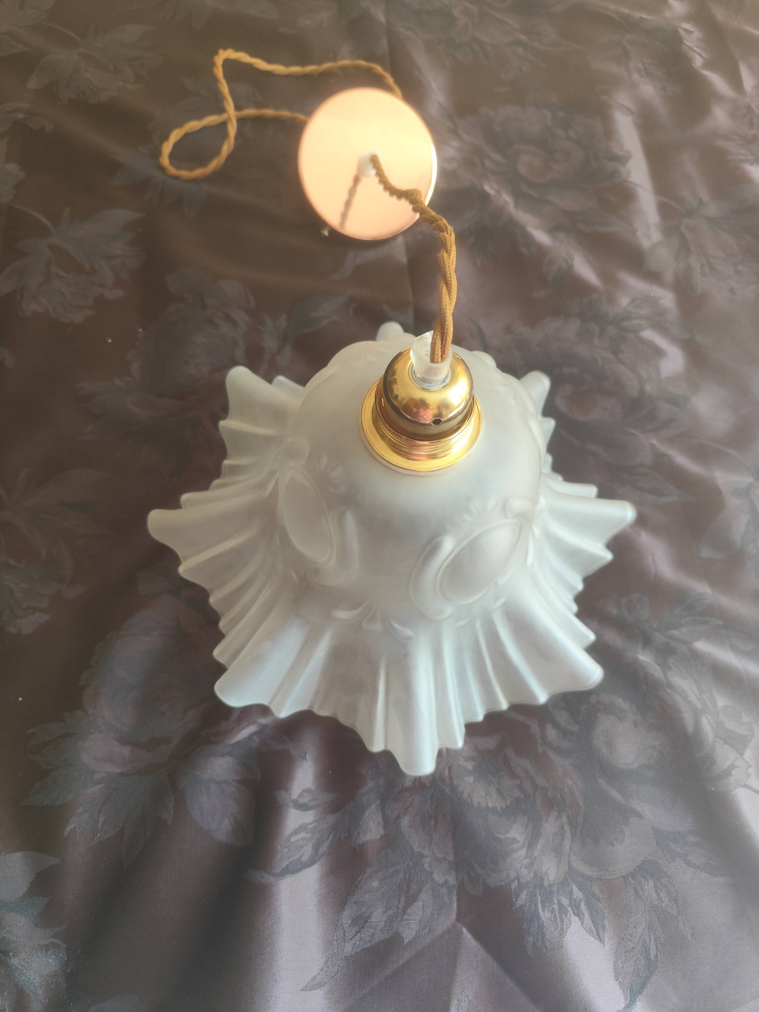 Pendant light with old glass tulip
