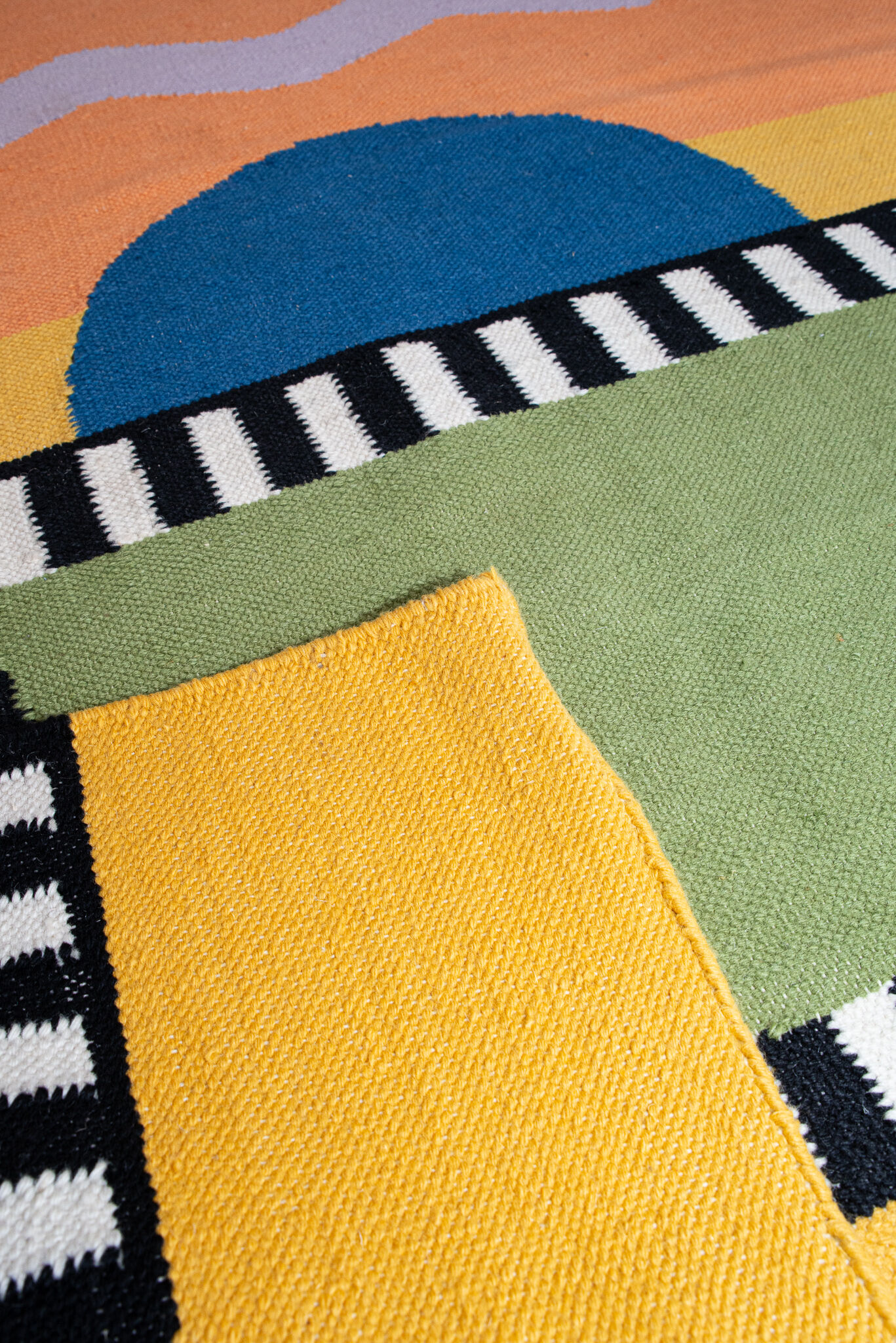 Handmade woven woven rug full moon 140 x 210