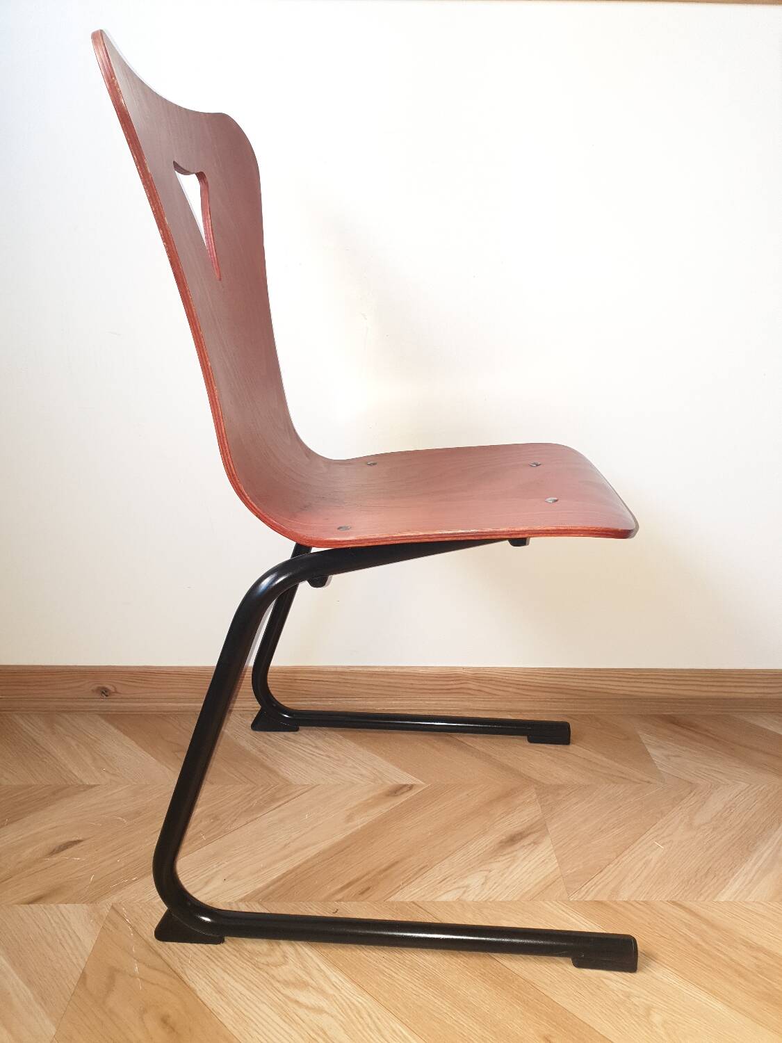 Chaise Kangourou pied noir