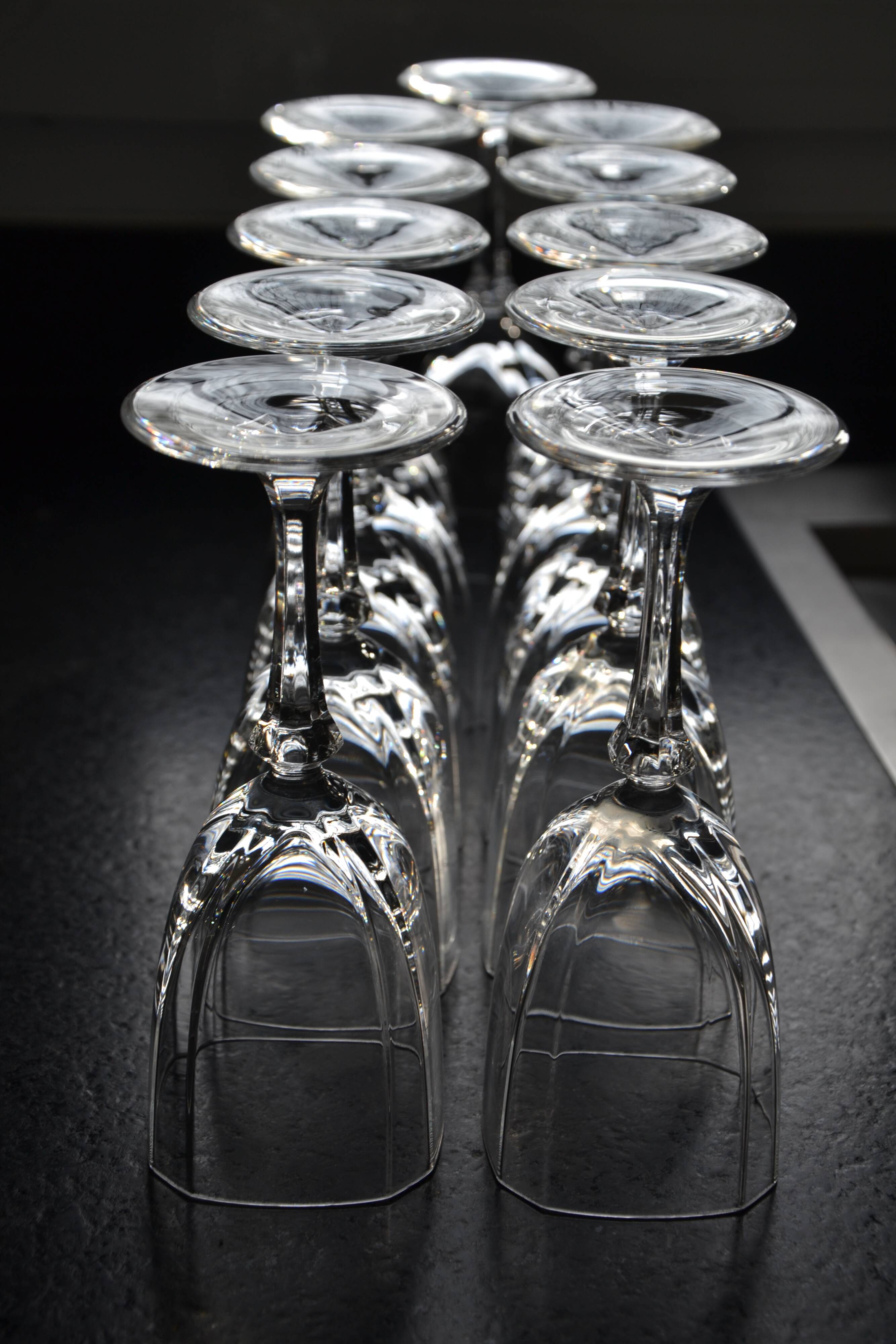 11 Arques crystal water glasses with an original square shape