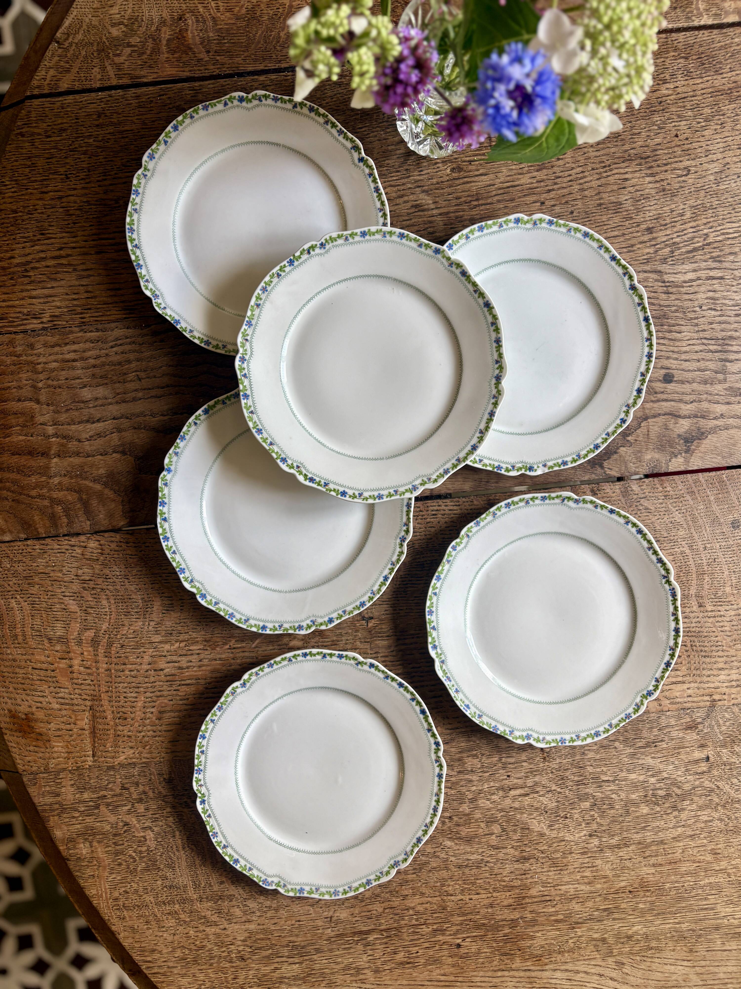 Set of 6 vintage dessert plates in Limoges porcelain.