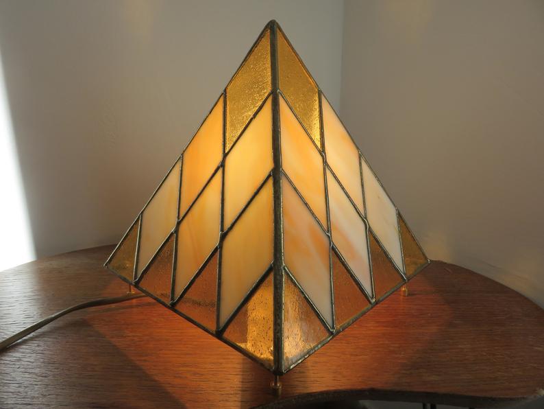"Pyramid" lamp in mother-of-pearl, glass and brass 70s