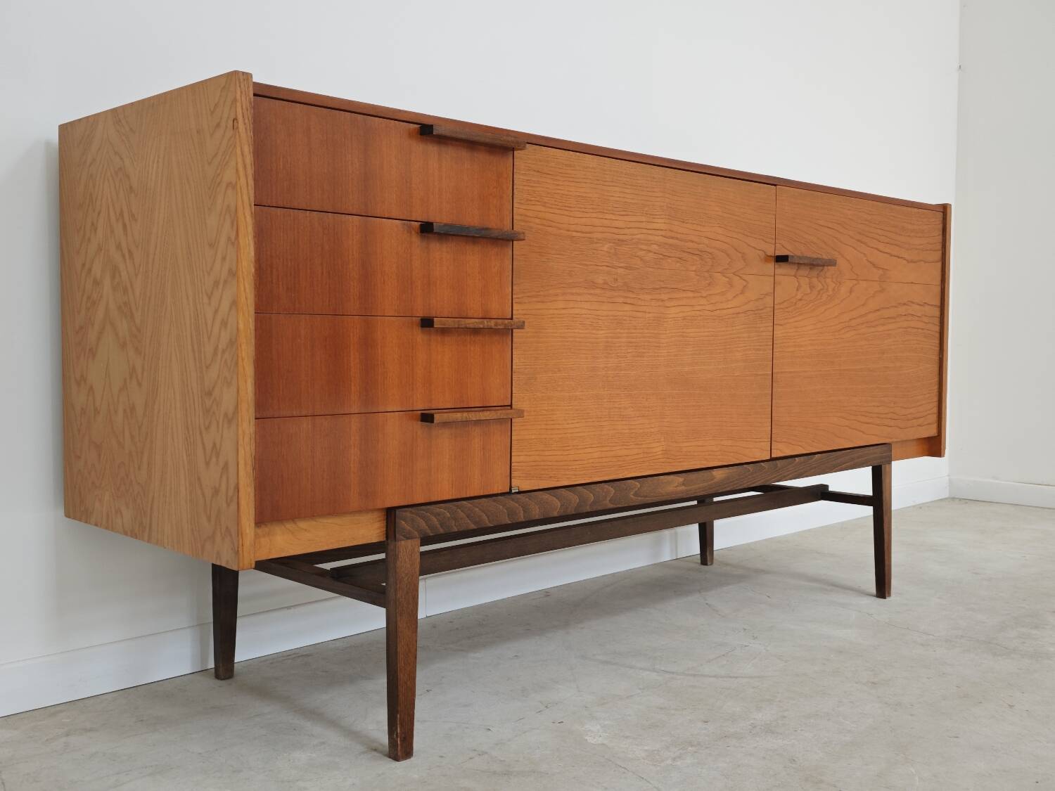 Enfilade meuble de rangement
Frantisek Mezulanik pour Up Zavody
1960