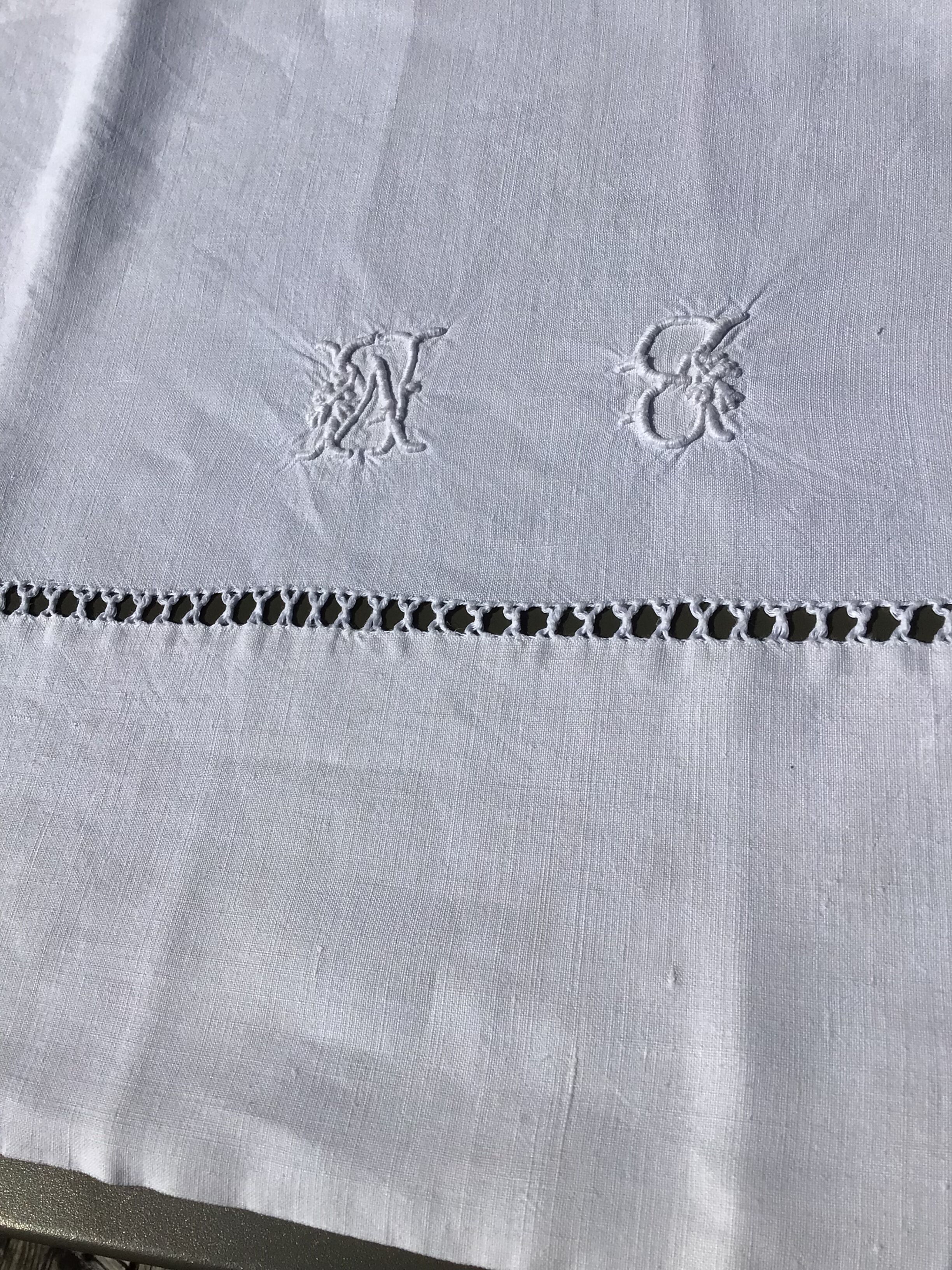 Drap 2 places lin brodé MB jour croisé