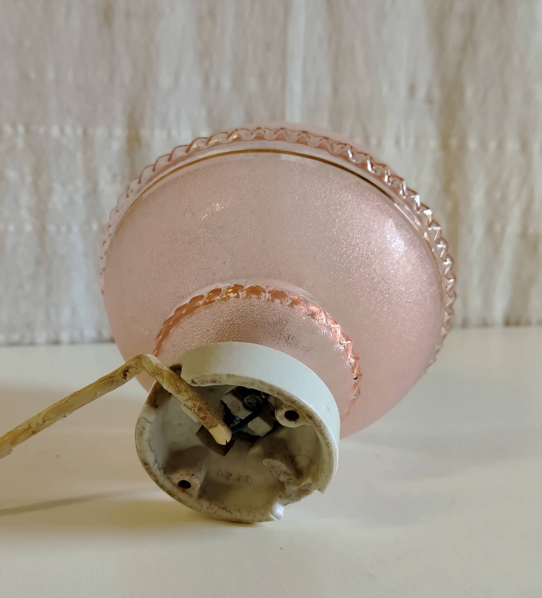 Art Deco ceiling light in porcelain and pink glass - mid 20th century