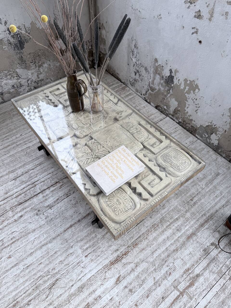 Table basse céramique pierre sculptée style années 50