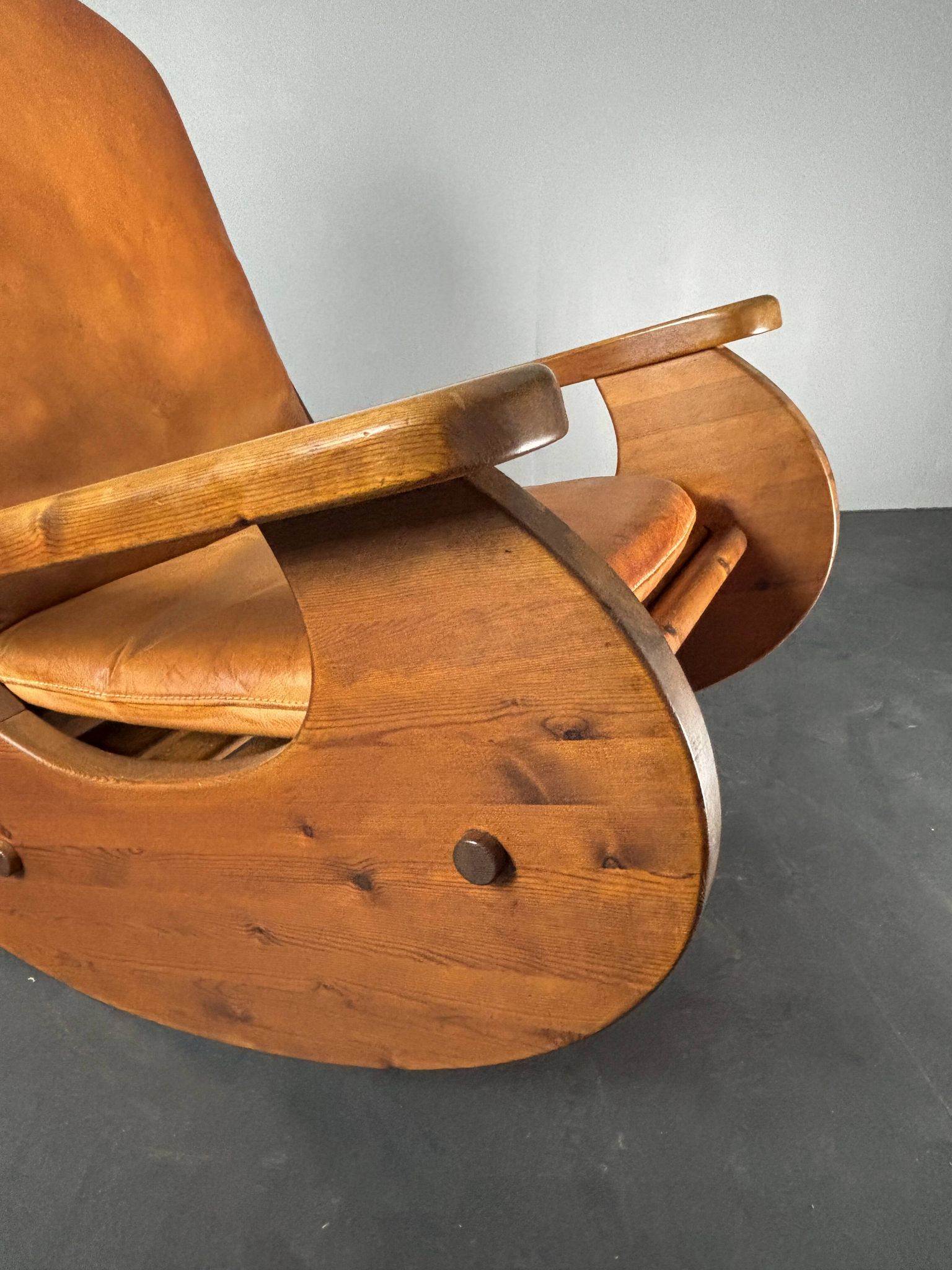 Brutalist pine rocking lounge chair with leather seat by Wasa 1984