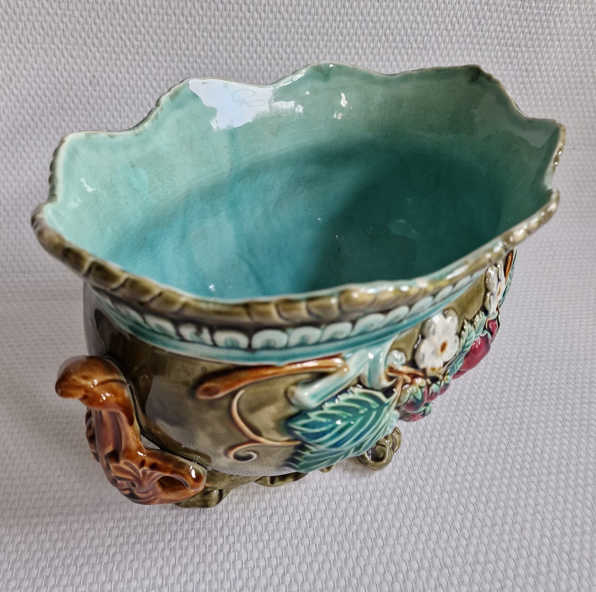 Onnaing planter in Majolica floral pattern with strawberry-shaped accents - France 1900