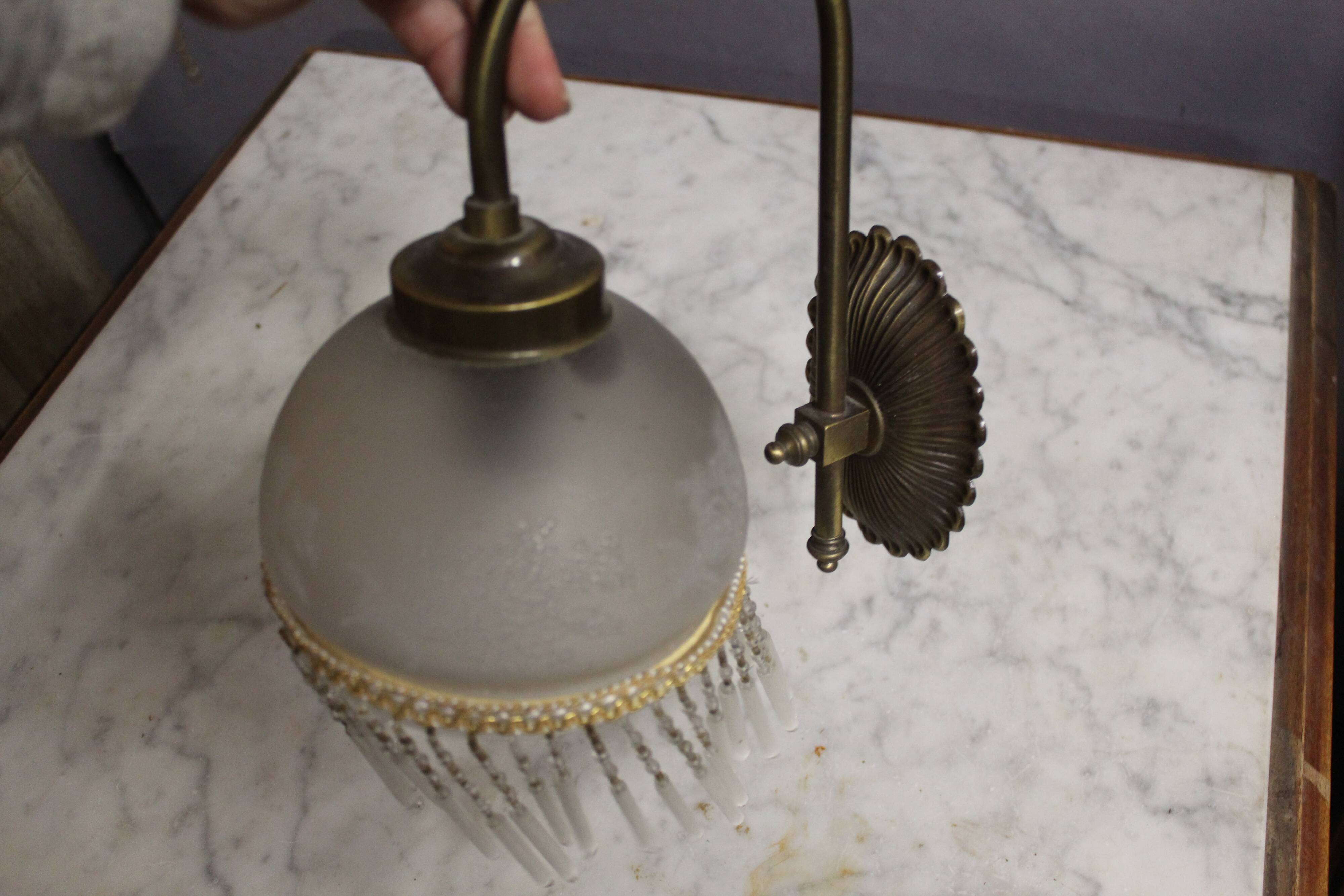 Applique parisienne en verre gravé et perles