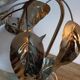 Lampe vintage avec feuilles dorées
