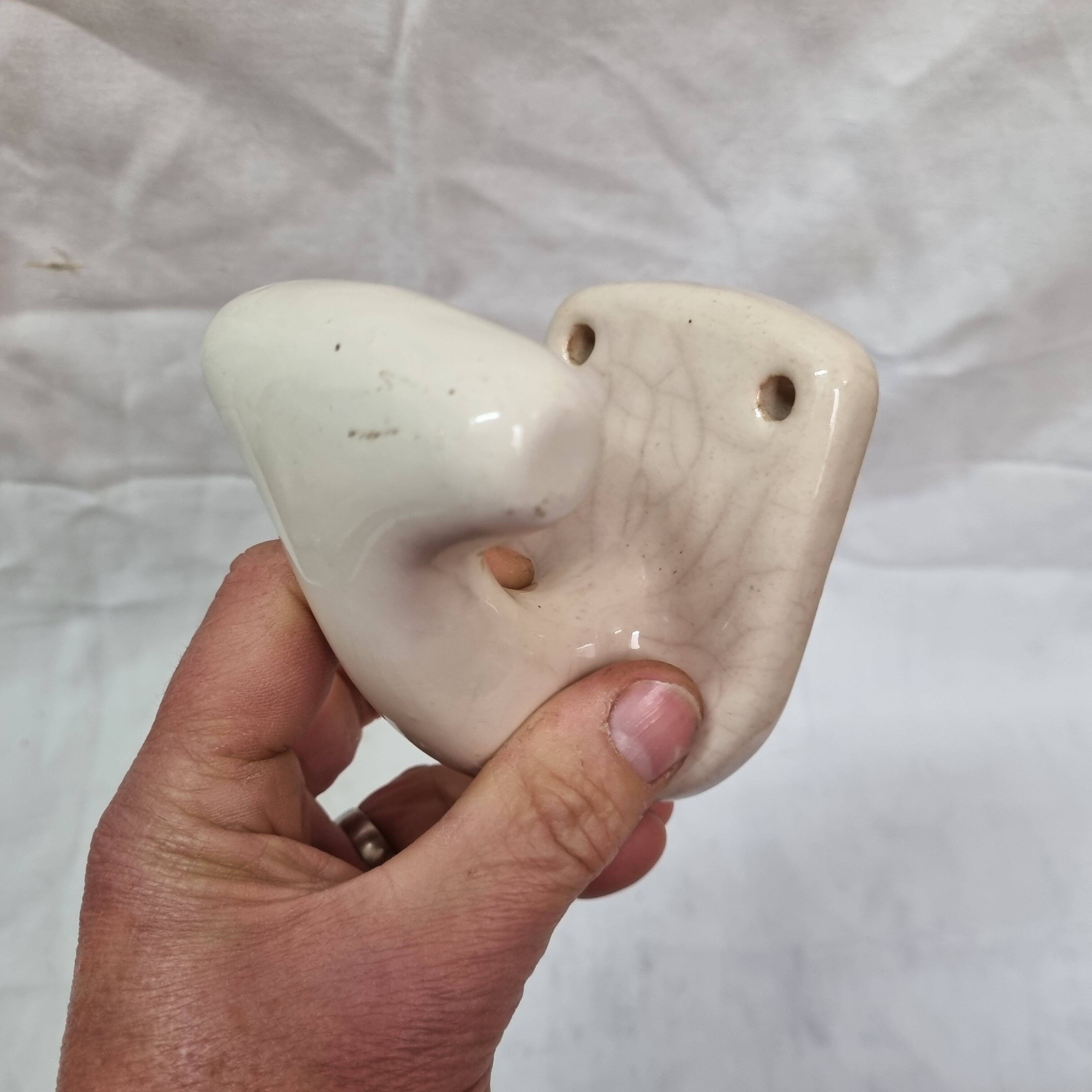Patère en porcelaine blanche