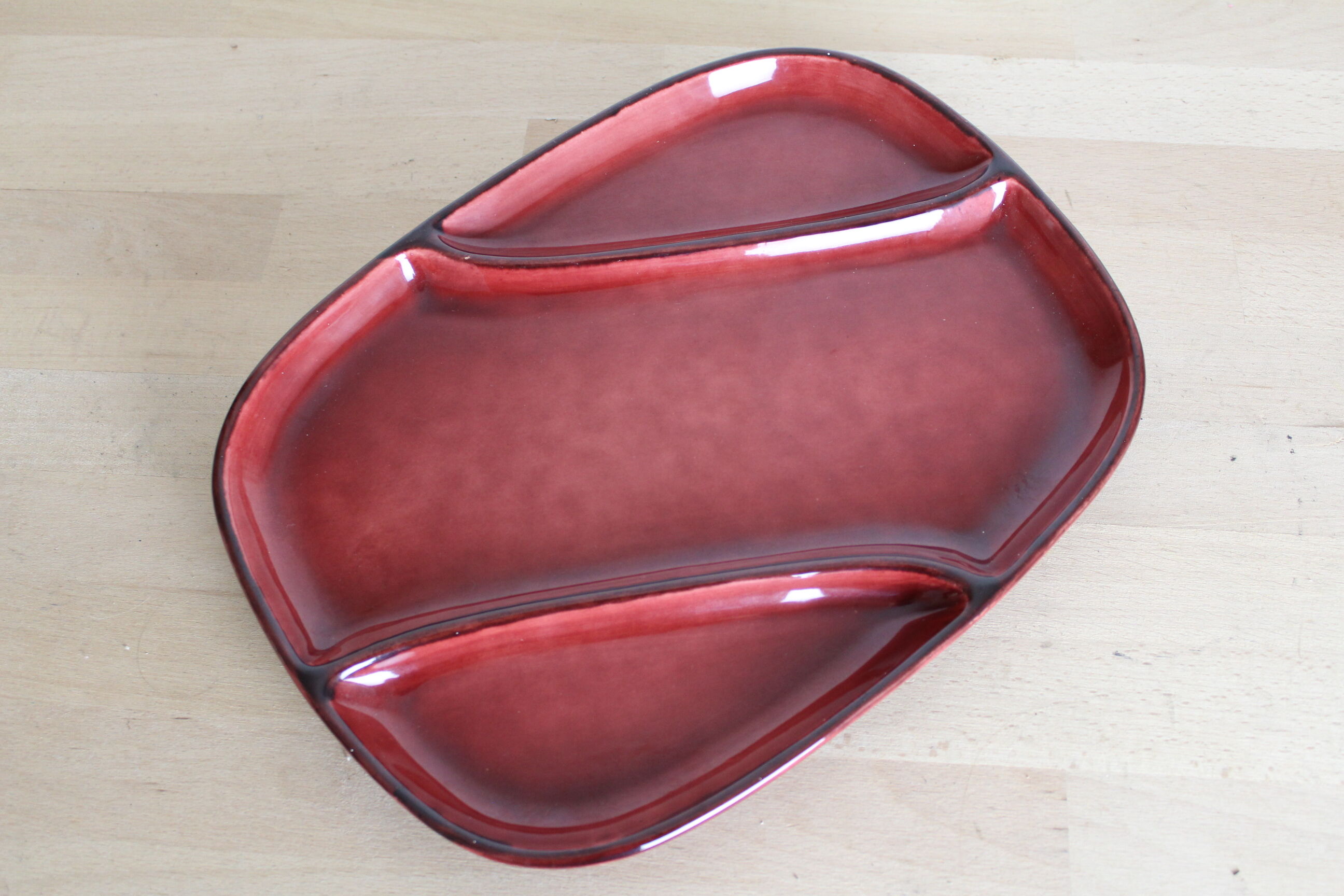 Red ceramic bay dish for aperitif