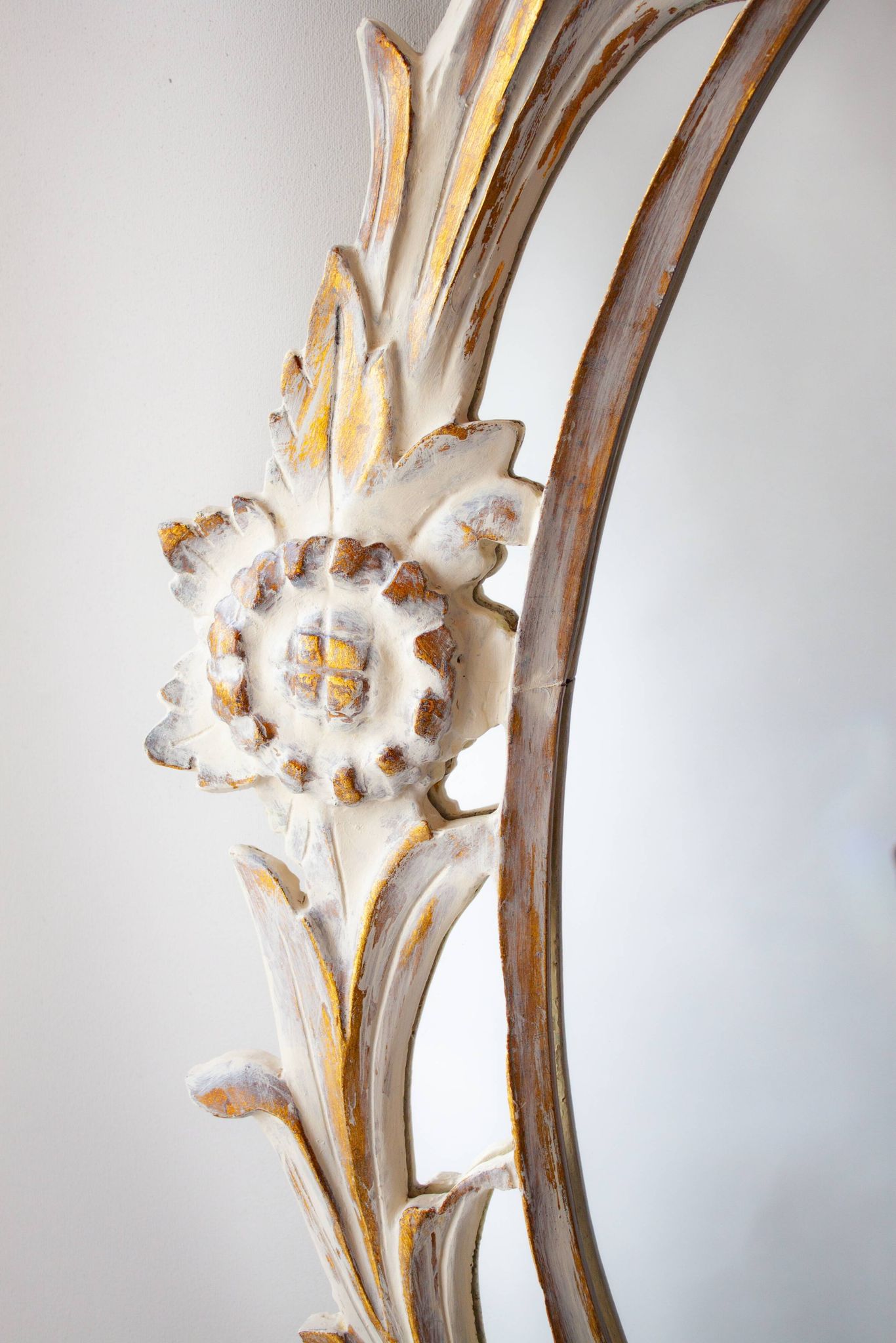 Antique oval mirror carved in wood.