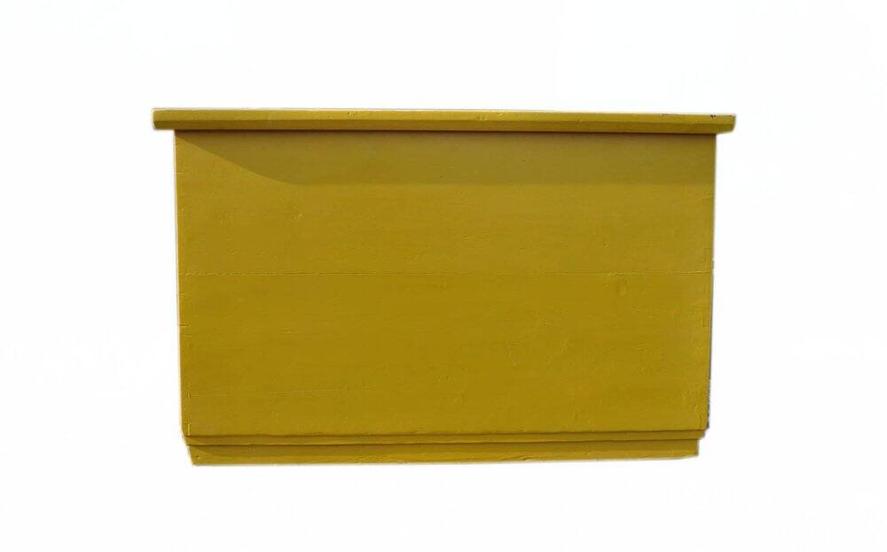 Grande commode coffre de ferme jaune en pin peint - Hongrie années 1940, style rustique
