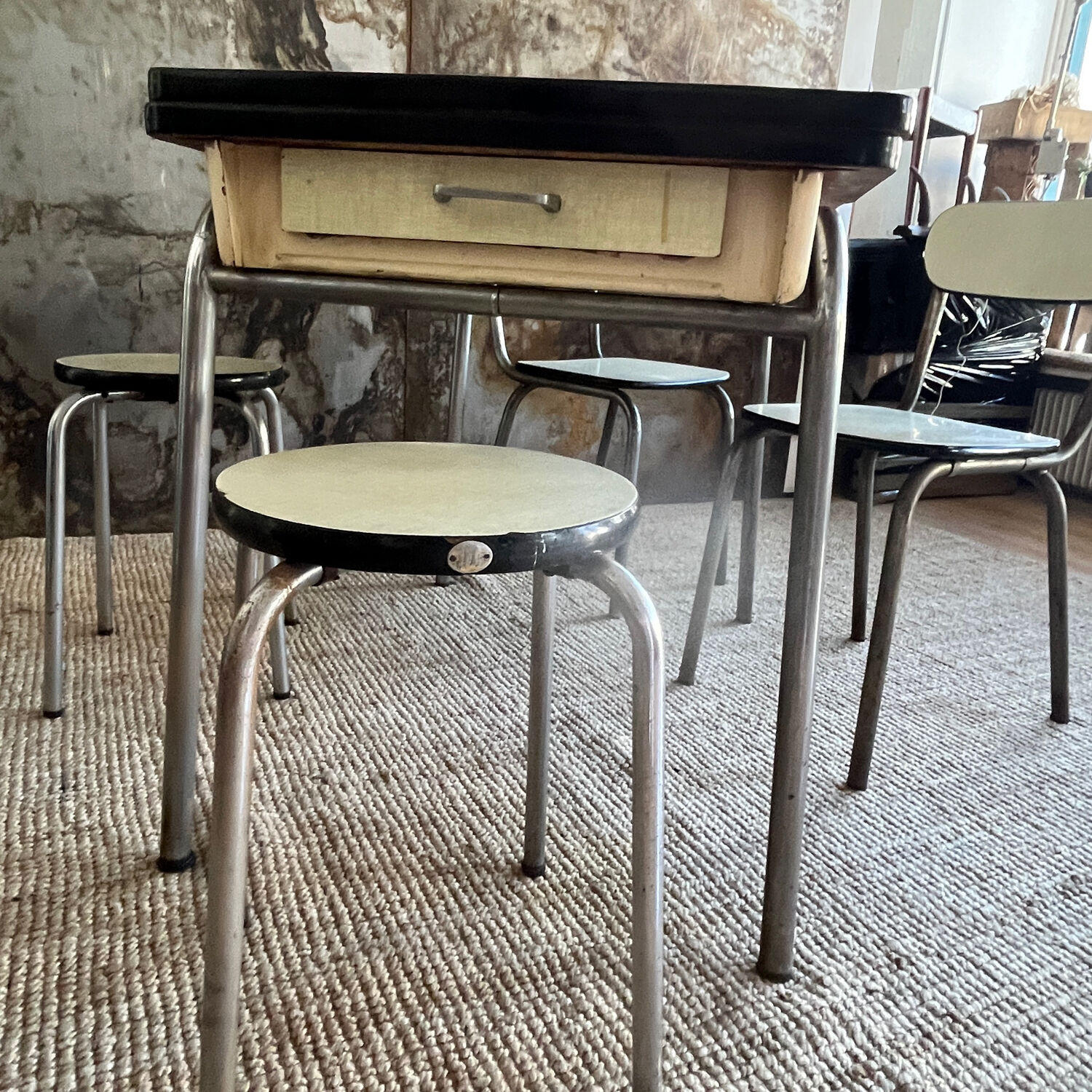 Formica and chrome extension table 2 stools 2 chairs