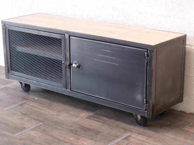 Custom-made industrial TV unit – Micheli Design