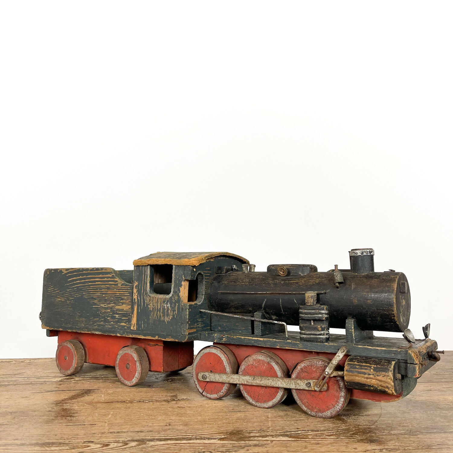 Jouet train en bois art populaire 1944