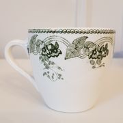 Série de 11 tasses en porcelaine