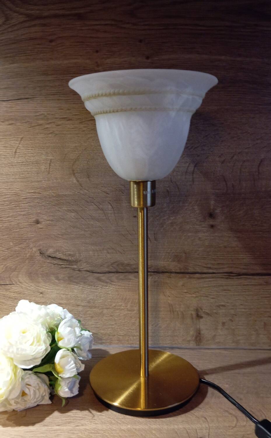 Duo lampes de chevet rétro chic métal doré, globes blancs drappés