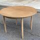Table à manger scandinave ronde extensible rénovée en teck 1950