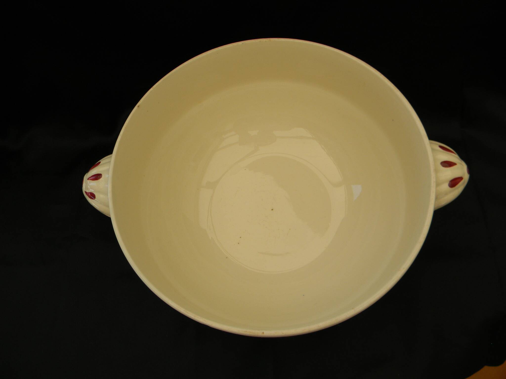 Soup tureen in earthenware from sarreguemines. chatenois model.